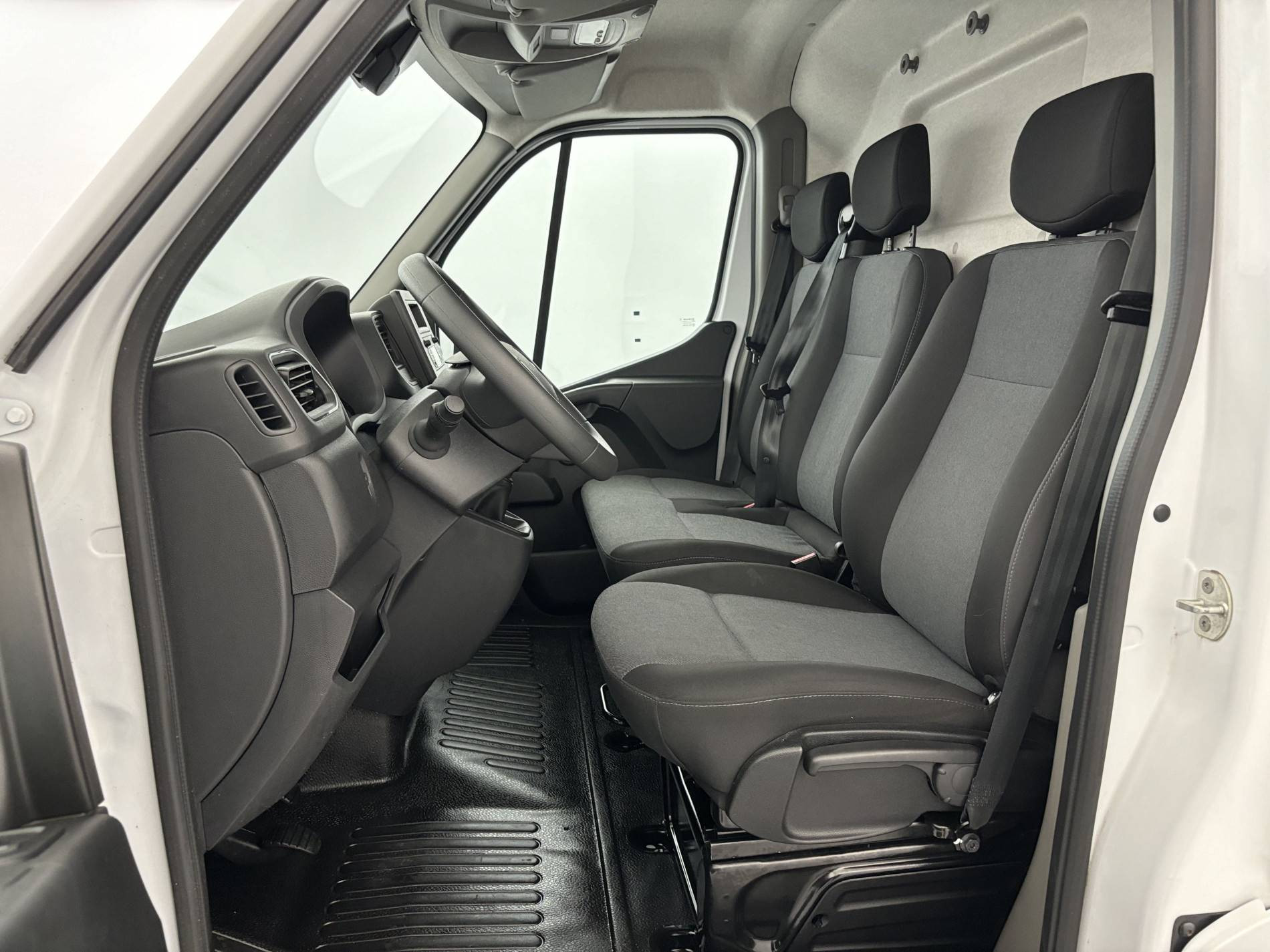 Vente en ligne Renault Master Fourgon MASTER FGN TRAC F3500 L2H2 BLUE DCI 135 au prix de 24 990 €