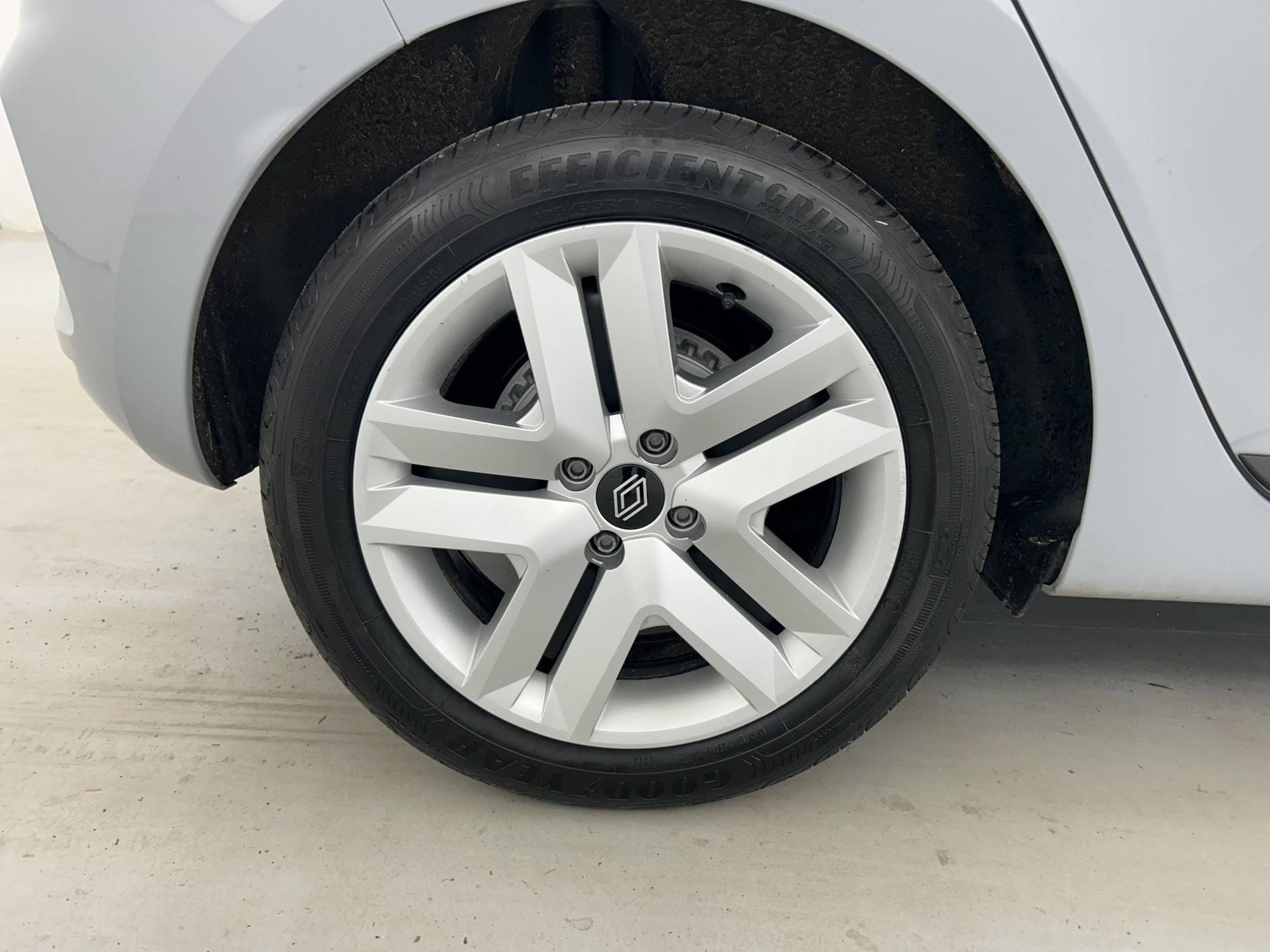 Vente en ligne Renault Clio 5 Clio Blue dCi 100 ch GSR2 au prix de 19 690 €