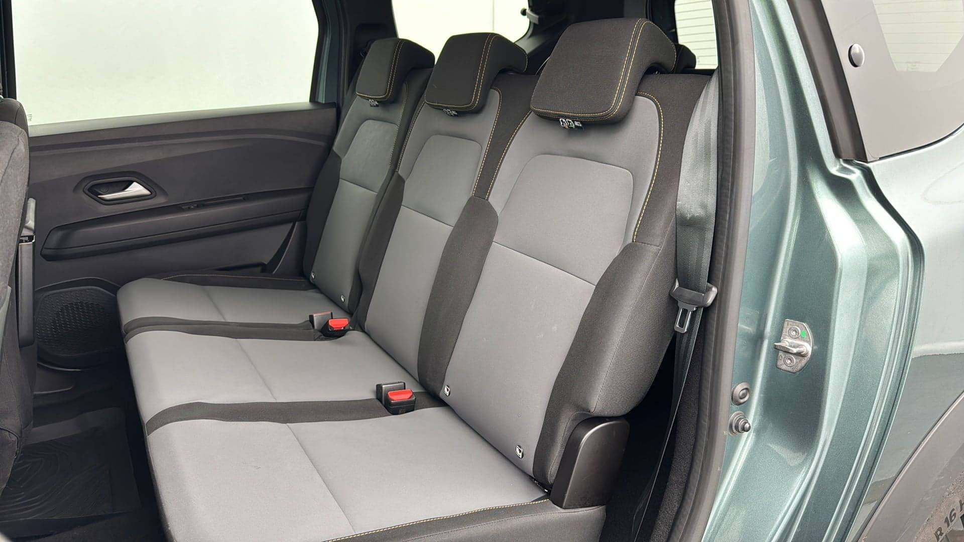 Vente en ligne Dacia Jogger  Hybrid 140 7 places GSR2 au prix de 23 890 €