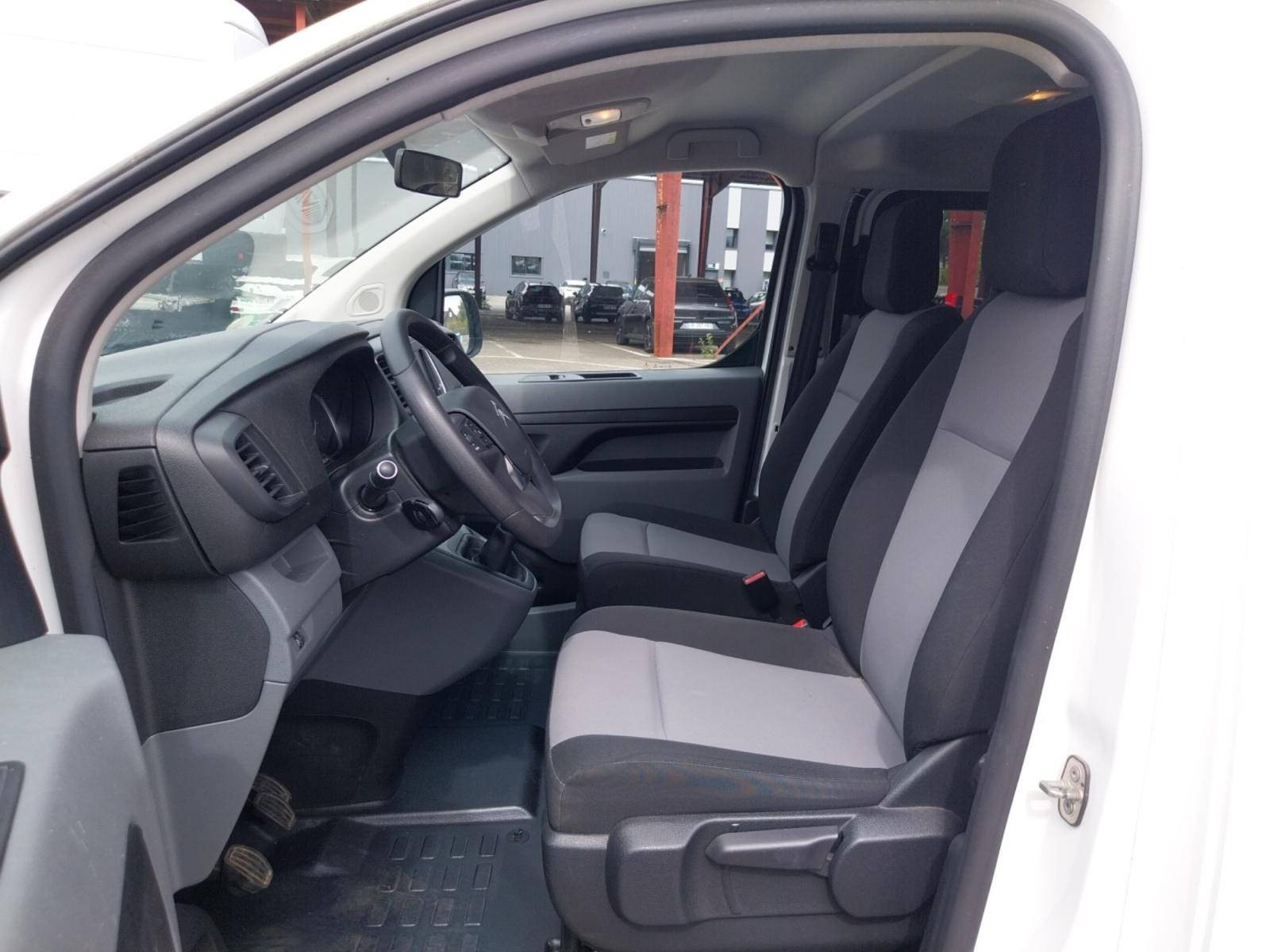 Vente en ligne Citroën Jumpy Combi Jumpy XS BlueHDi 120 S&S BVM6 au prix de 22 890 €