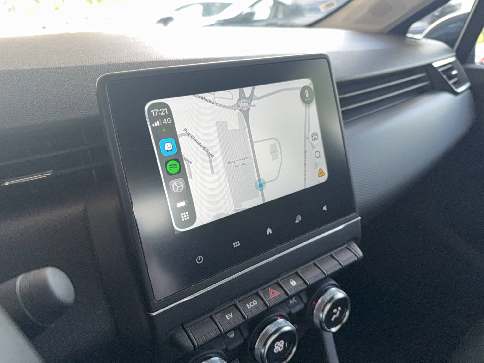 Vente en ligne Renault Clio 5 Clio E-Tech full hybrid 145 au prix de 16 690 €