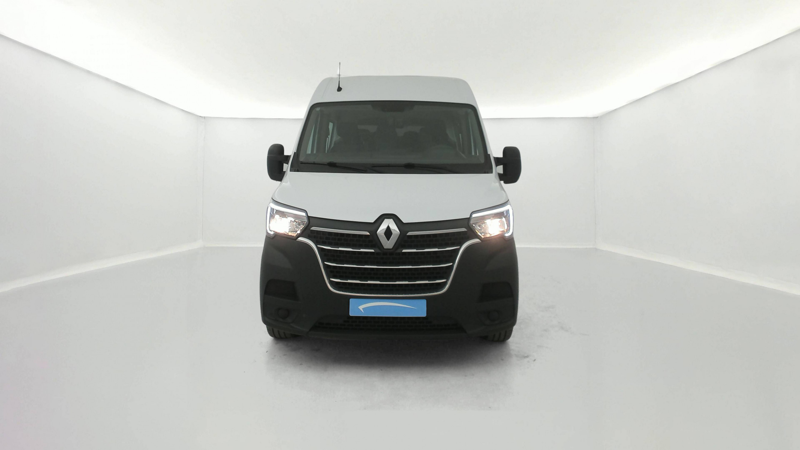 Vente en ligne Renault Master Fourgon MASTER CA TRAC F3300 L2H2 BLUE DCI 135 au prix de 23 790 €