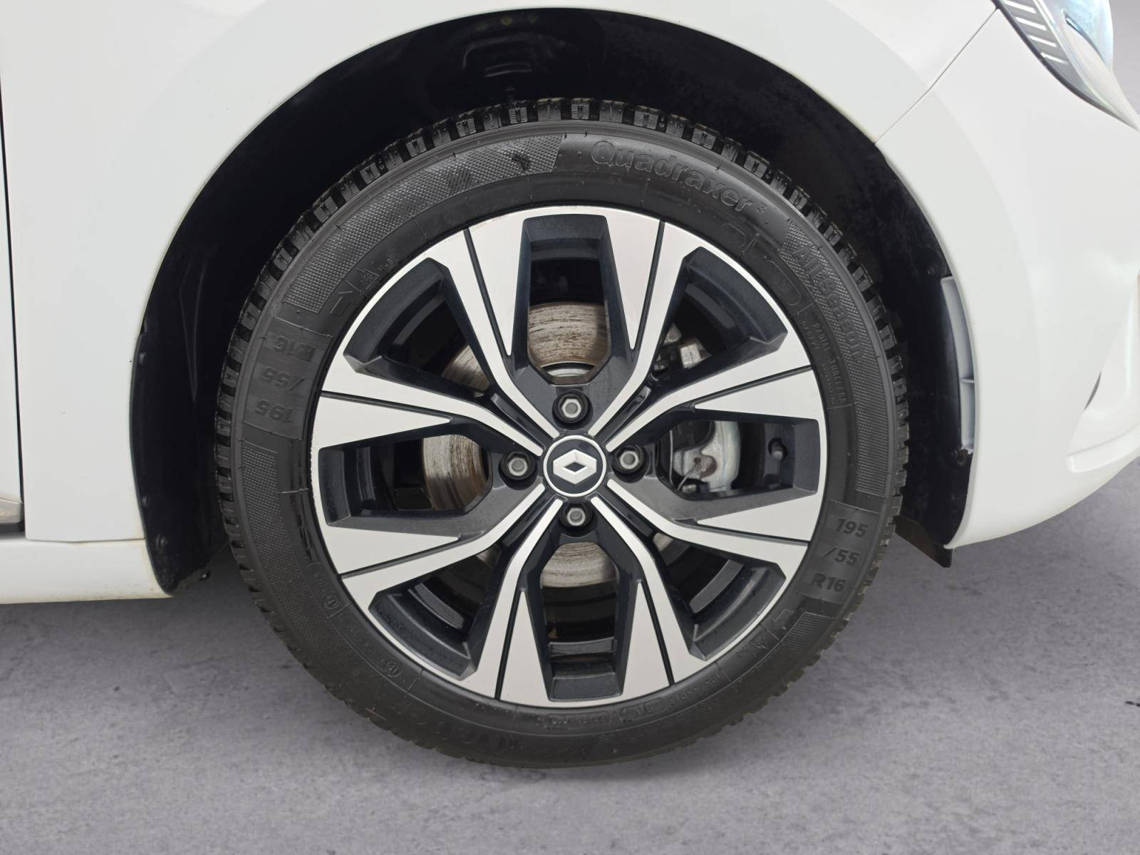 Vente en ligne Renault Clio 5 Clio E-Tech full hybrid 145 au prix de 15 990 €