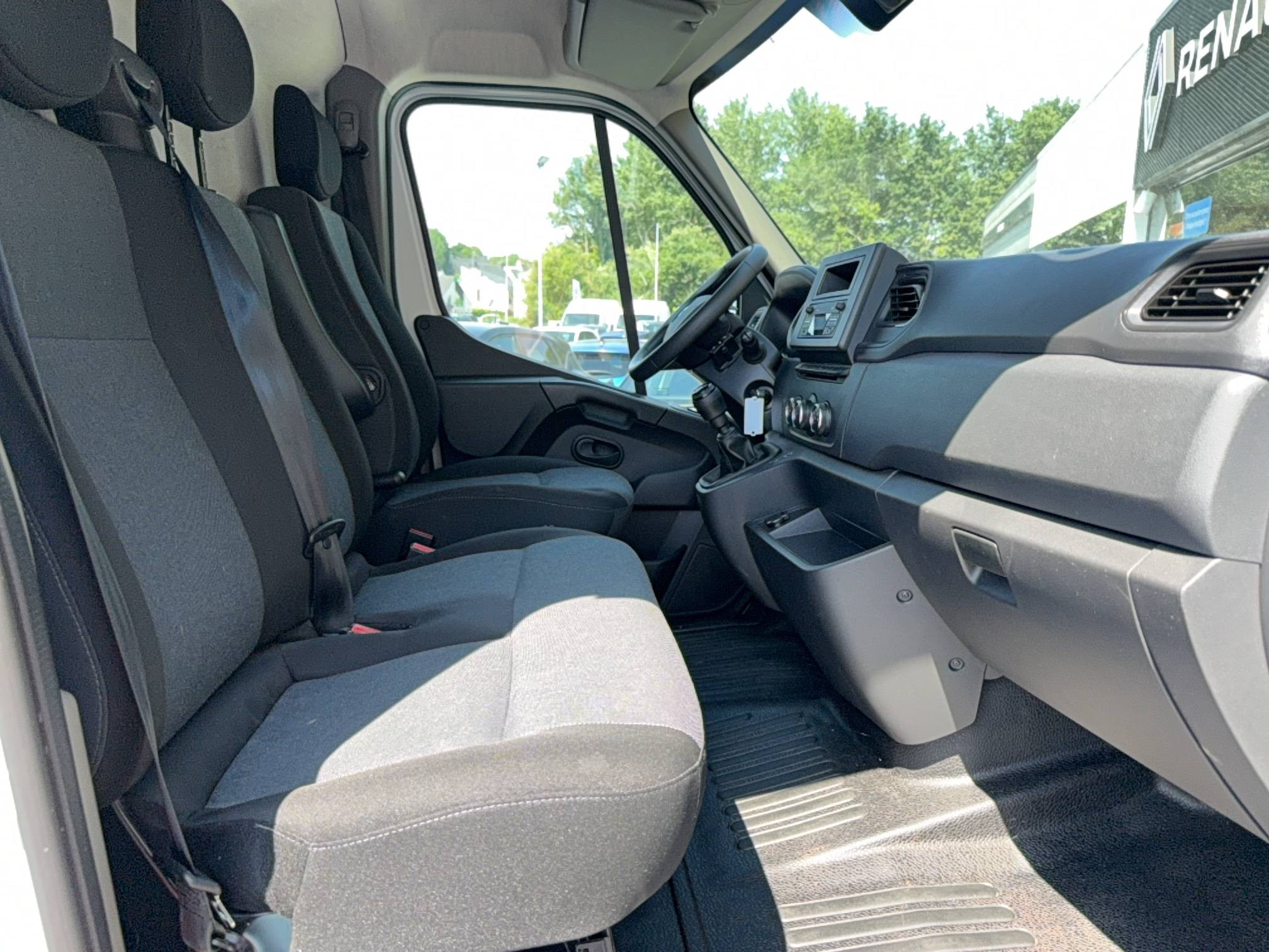 Vente en ligne Renault Master Fourgon MASTER FGN TRAC F3500 L2H2 BLUE DCI 135 au prix de 26 790 €