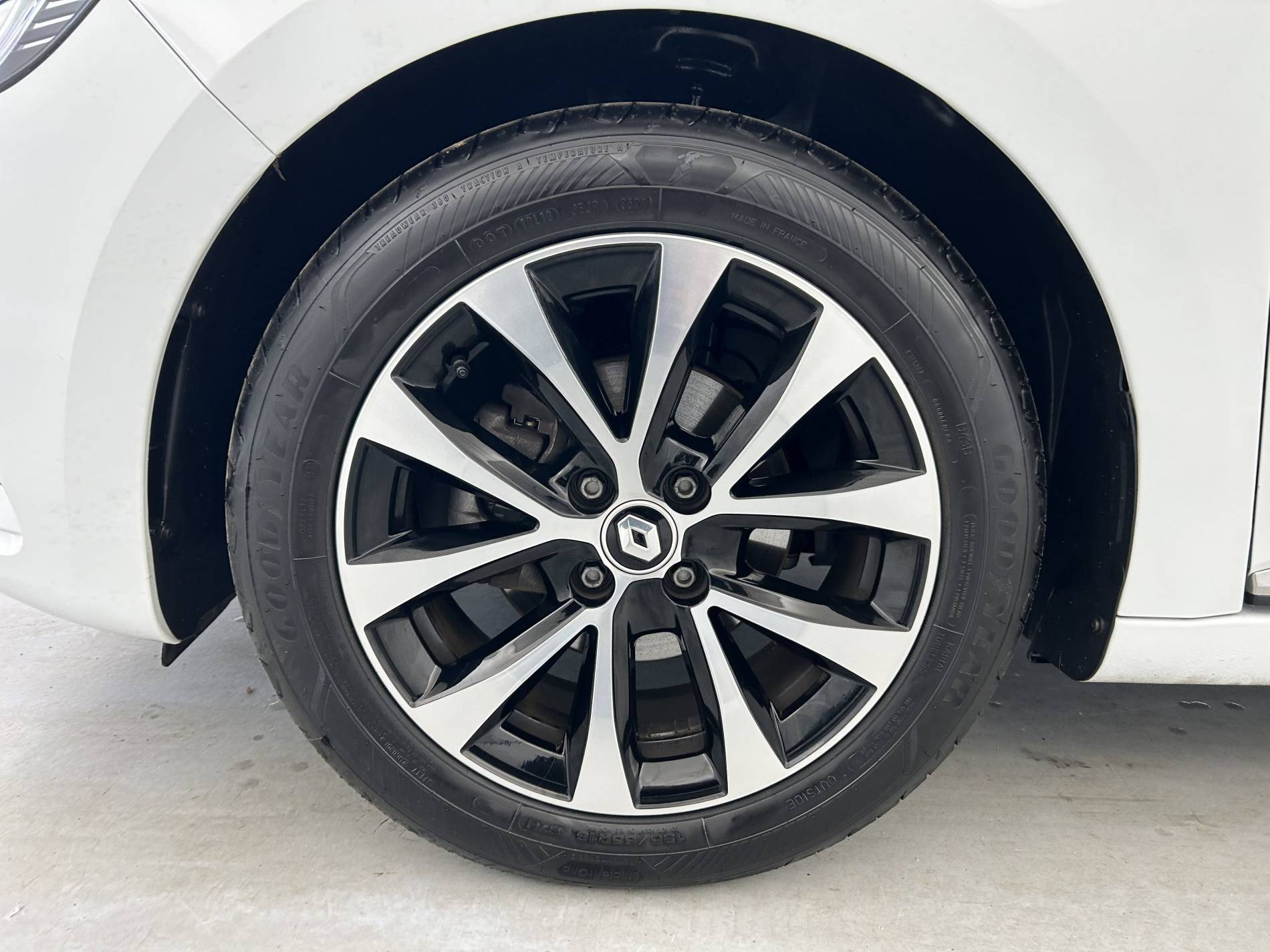 Vente en ligne Renault Clio 5 Clio TCe 90 - 21N au prix de 15 990 €