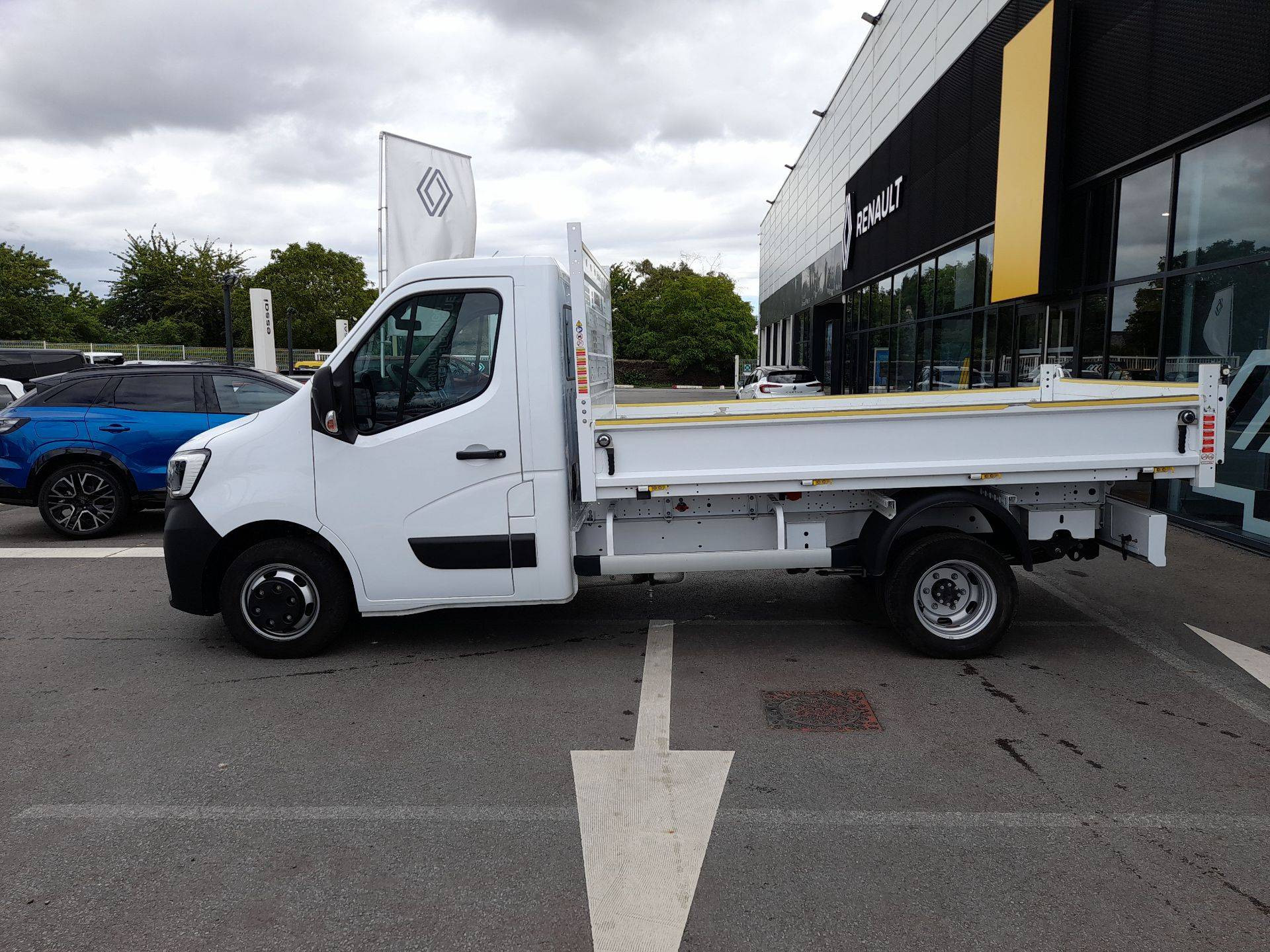 Vente en ligne Renault Master 3 Châssis Cabine MASTER CC PROP RJ3500 L2 PAFC BLUE DCI 130 EURO VI au prix de 33 990 €
