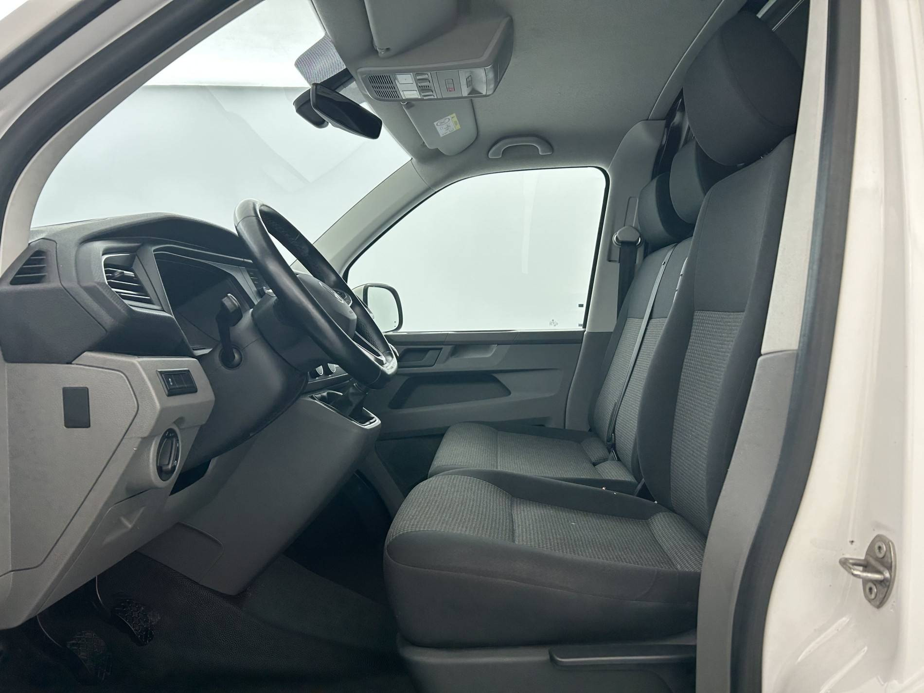 Vente en ligne Volkswagen Transporter  L1H1 2.0 TDI 110 BVM5 au prix de 22 690 €