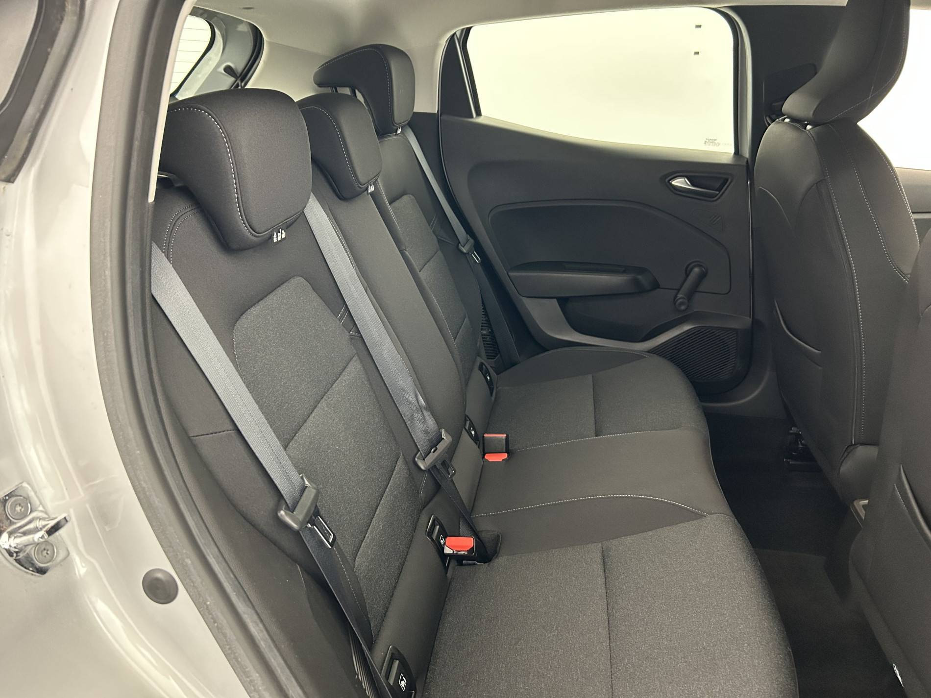 Vente en ligne Renault Clio 5 Clio E-Tech 140 - 21N au prix de 16 791 €