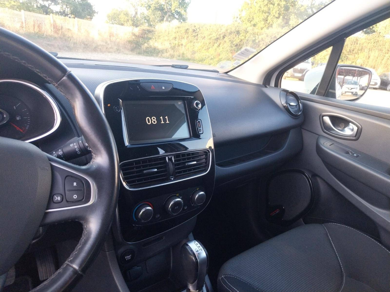 Vente en ligne Renault Clio 4 Estate Clio Estate dCi 90 E6C au prix de 11 590 €