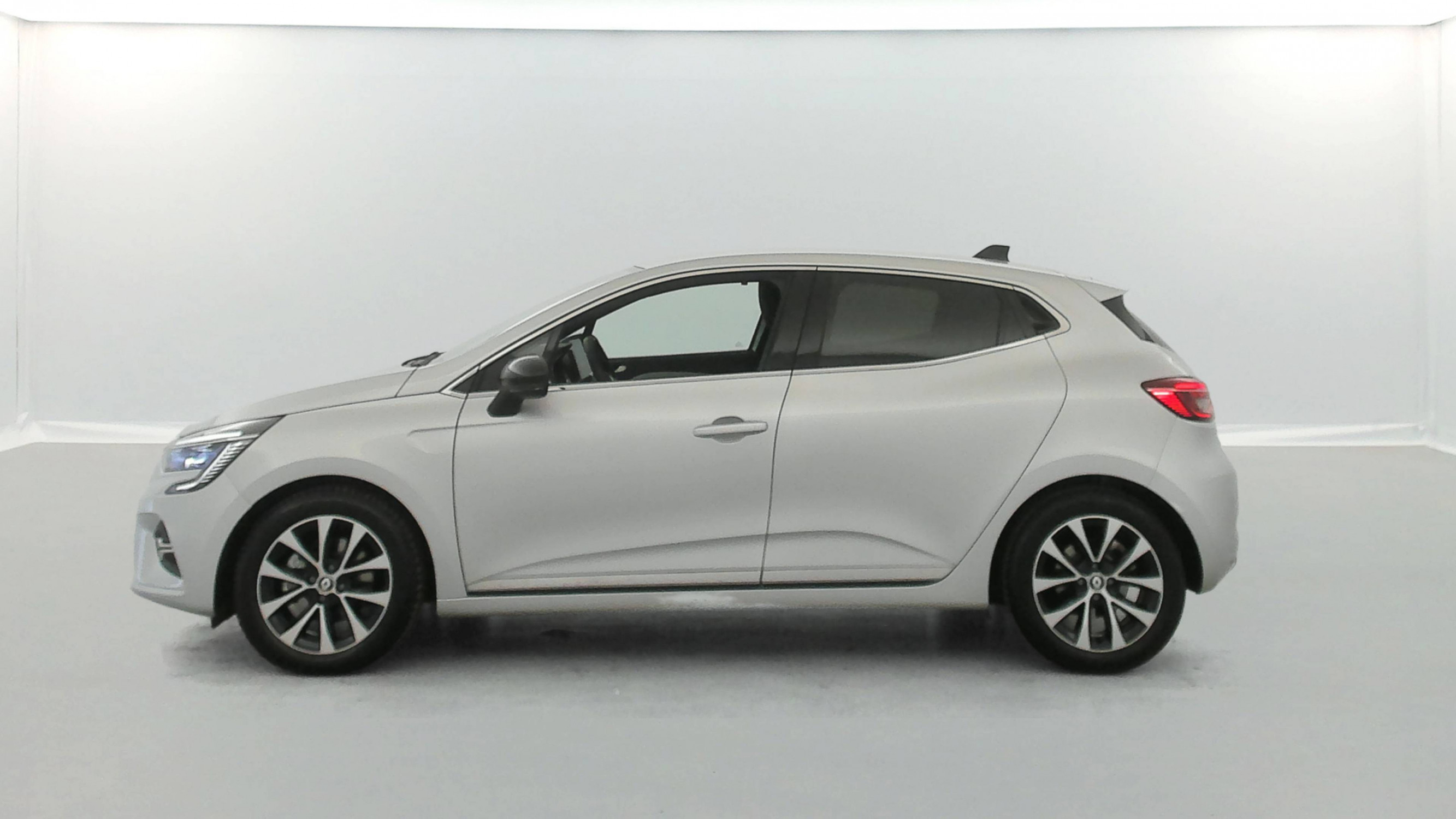 Vente en ligne Renault Clio 5 Clio E-Tech full hybrid 145 au prix de 18 890 €