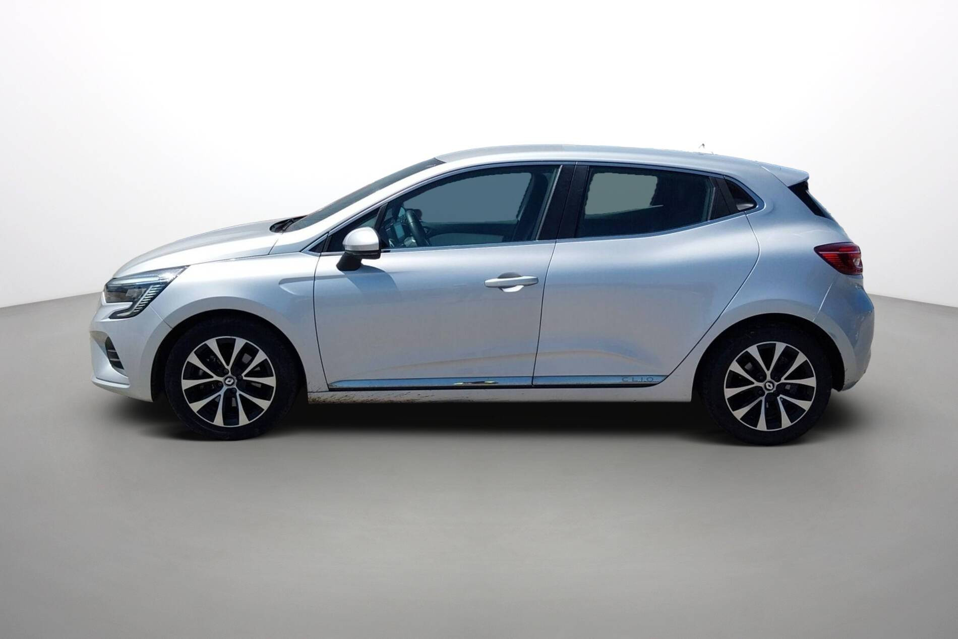 Vente en ligne Renault Clio 5 Clio E-Tech 140 - 21N au prix de 14 990 €