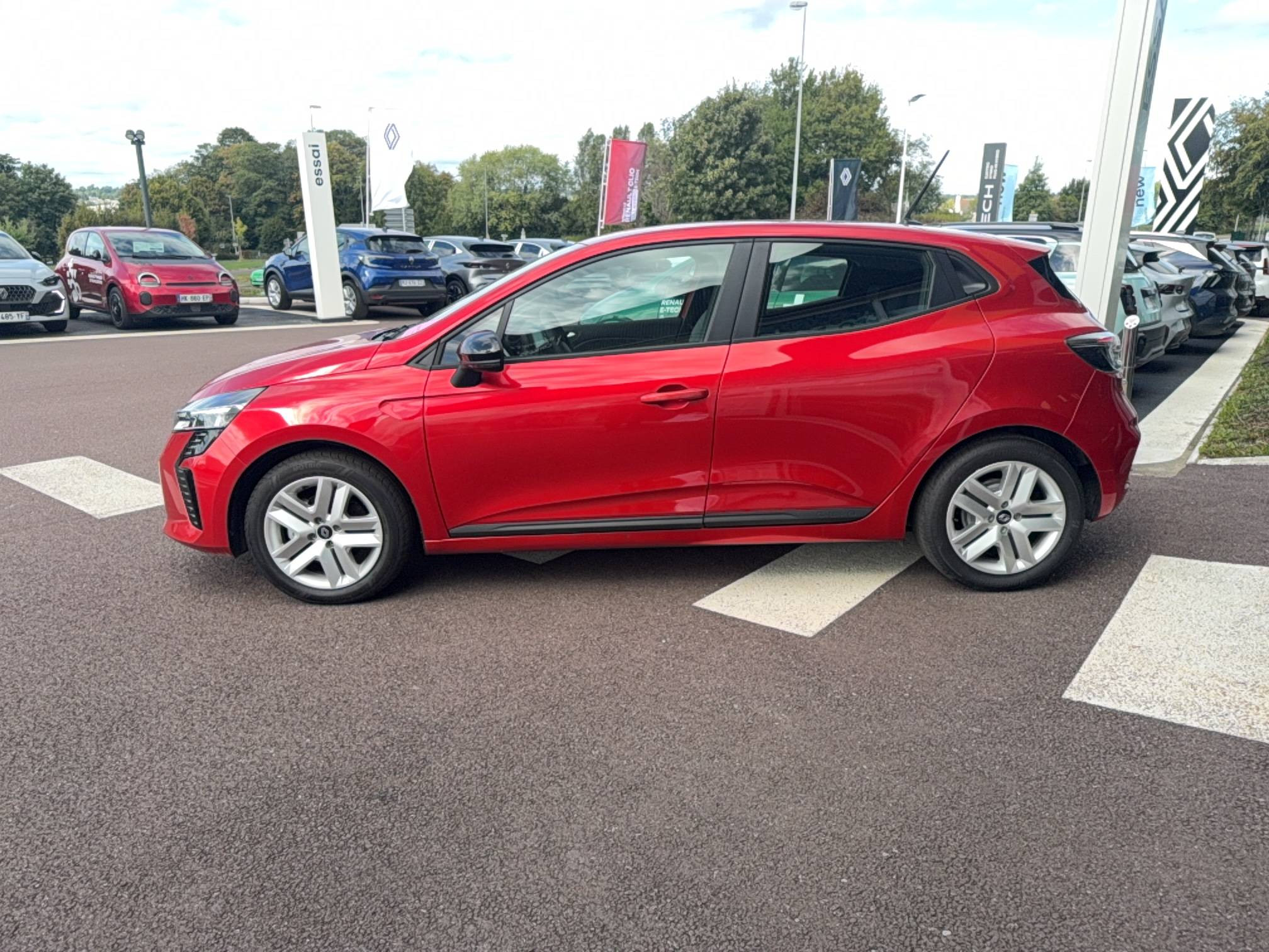 Vente en ligne Renault Clio 5 Clio E-Tech full hybrid 145 ch GSR2 au prix de 19 260 €