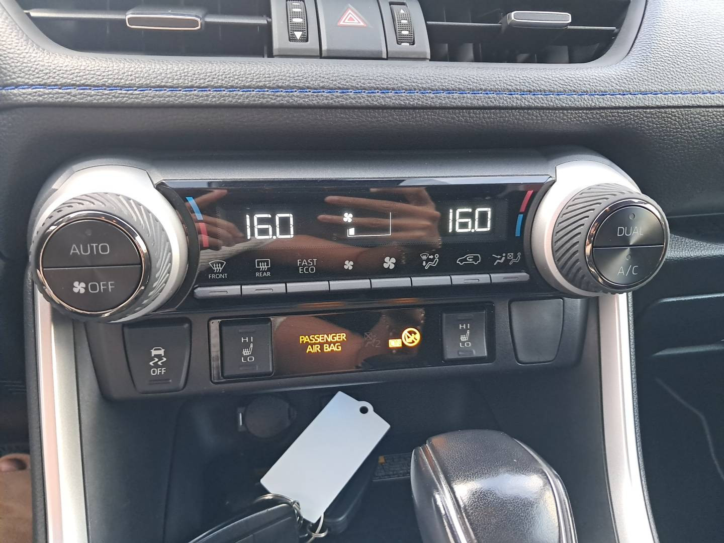 Vente en ligne Toyota RAV4 RAV4 Hybride 222 ch AWD-i au prix de 36 990 €