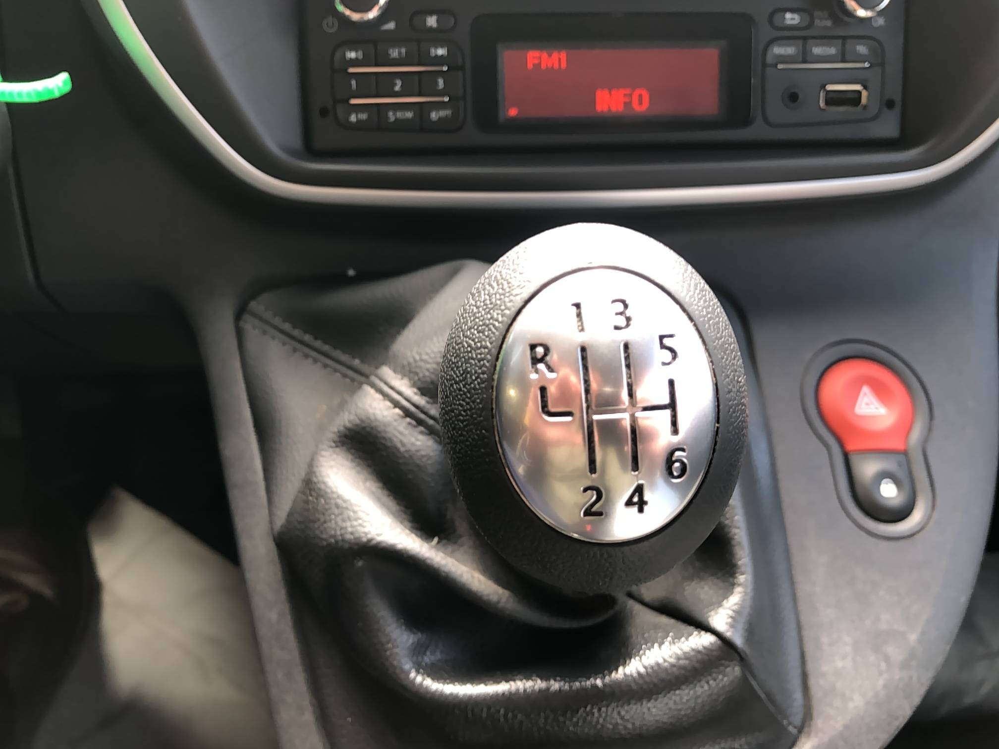 Vente en ligne Renault Kangoo Express  BLUE DCI 95 au prix de 12 990 €