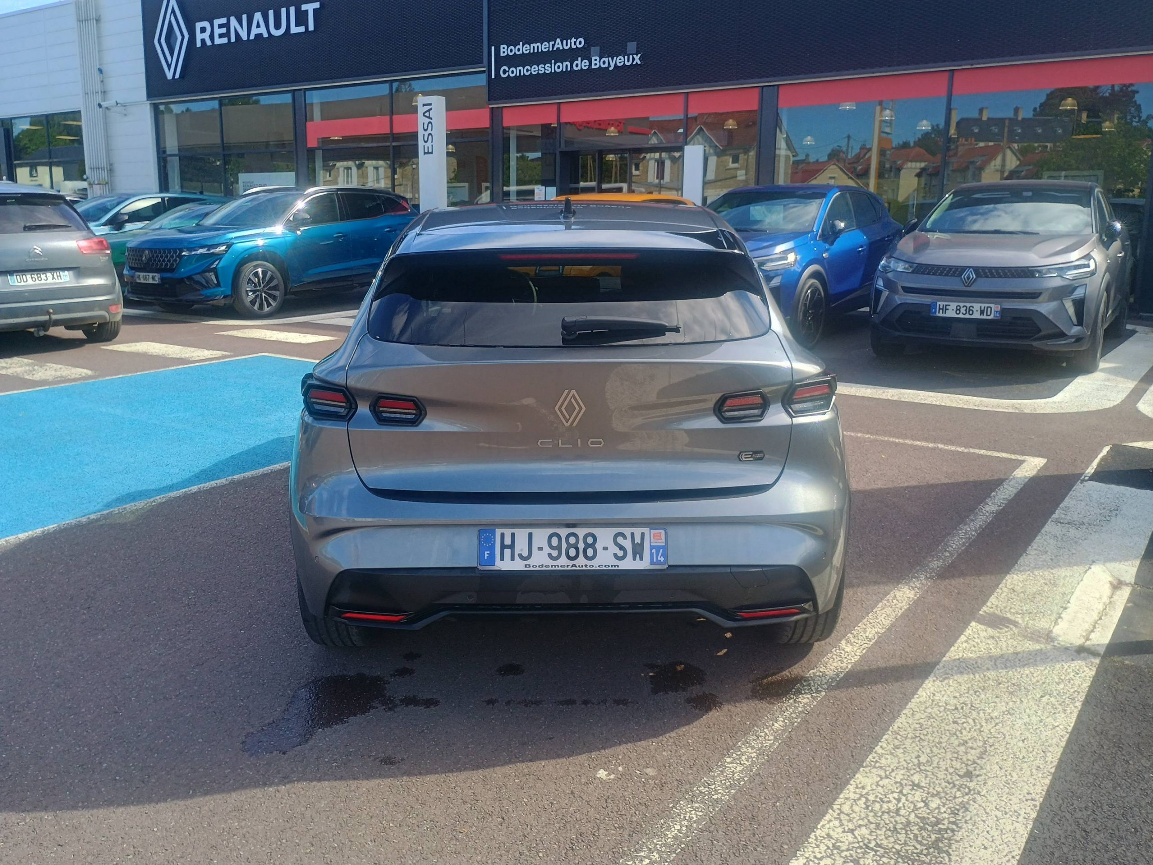 Vente en ligne Renault Clio 6 Clio E-Tech full hybrid 160 ch au prix de 28 200 €