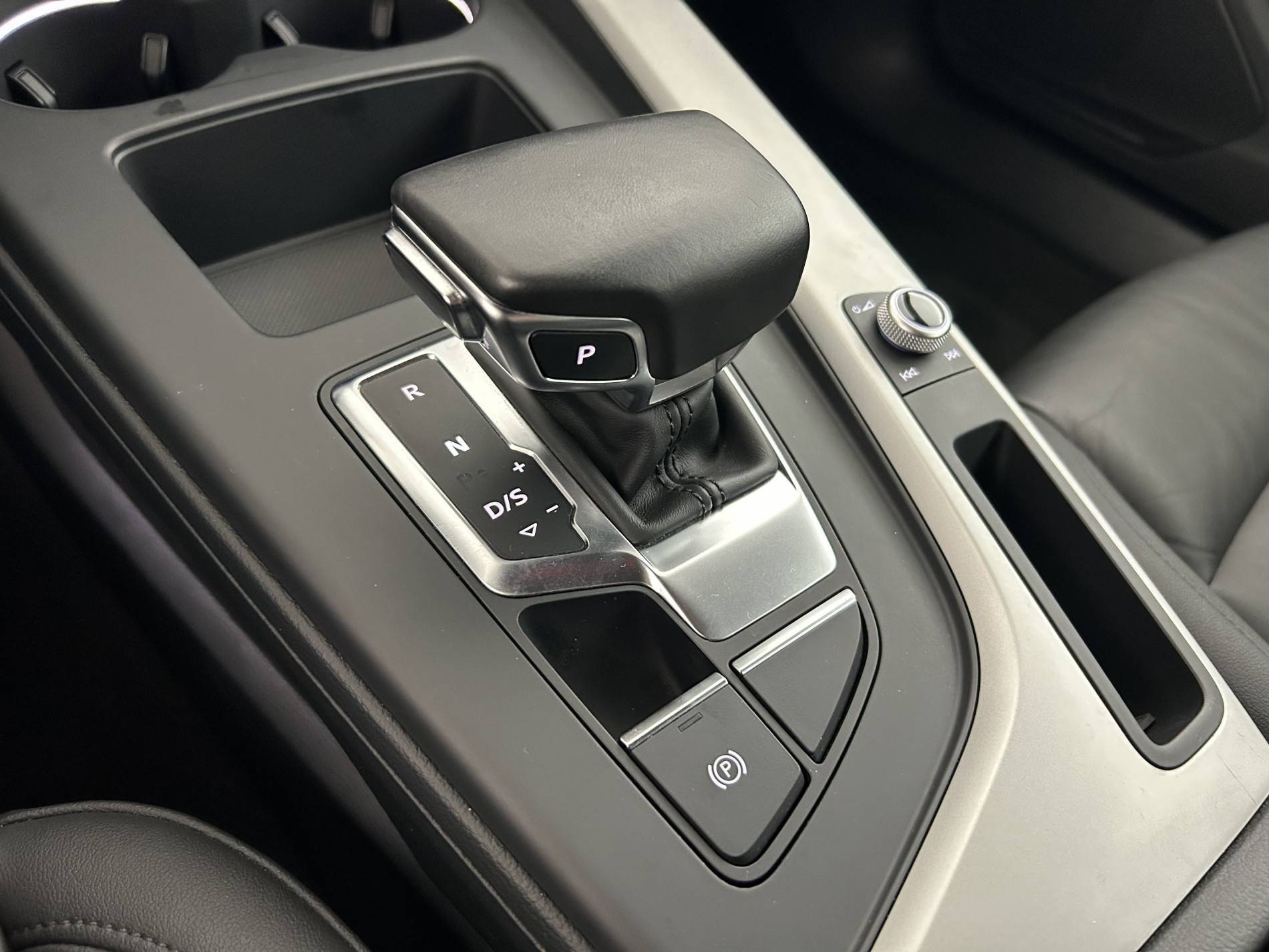Vente en ligne Audi A4 Avant  35 TDI 163 S tronic 7 au prix de 28 790 €