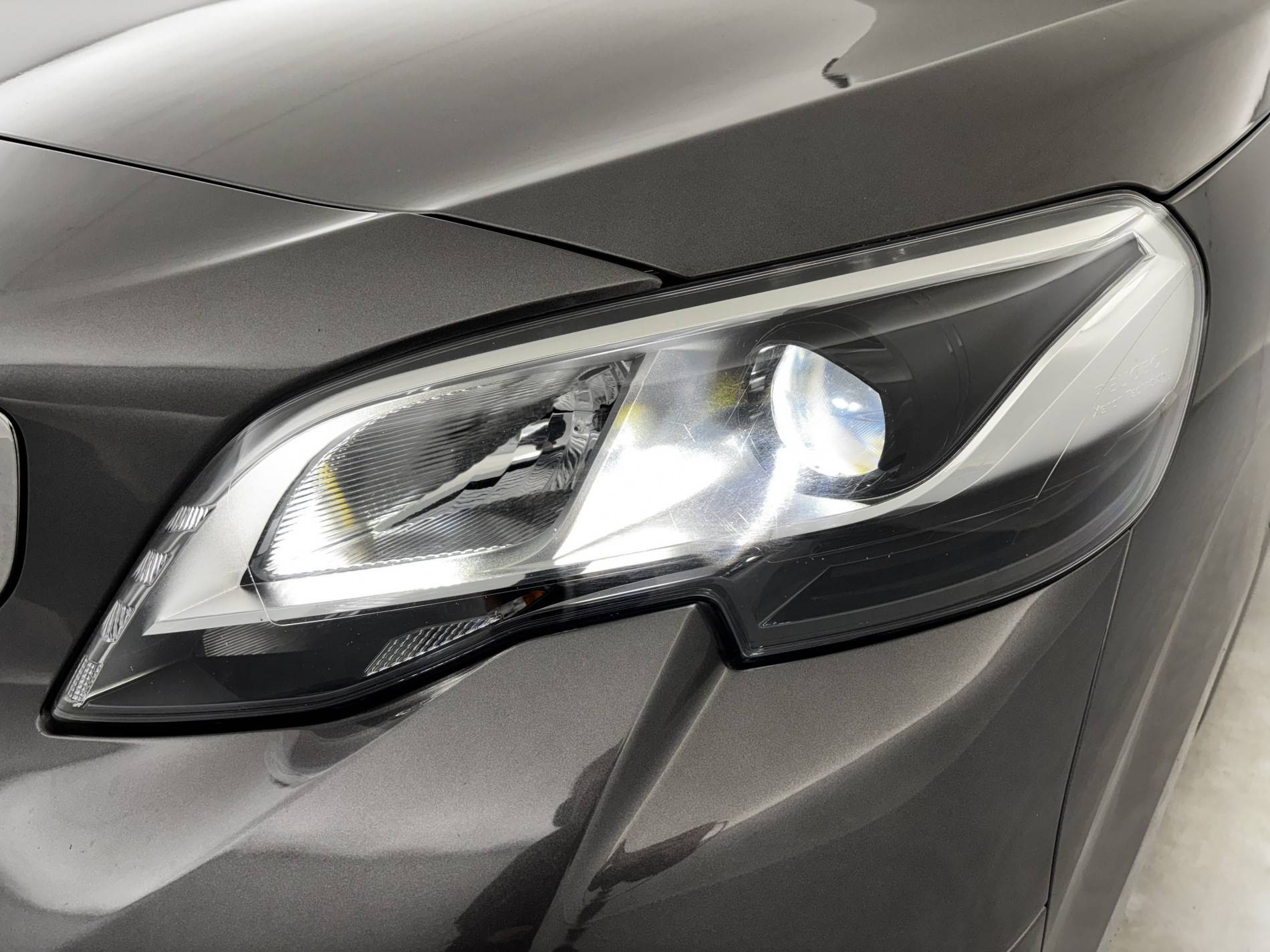 Vente en ligne Peugeot Expert Cabine Approfondie EXPERT CA STANDARD BLUEHDI 180 S&S EAT8 au prix de 28 790 €