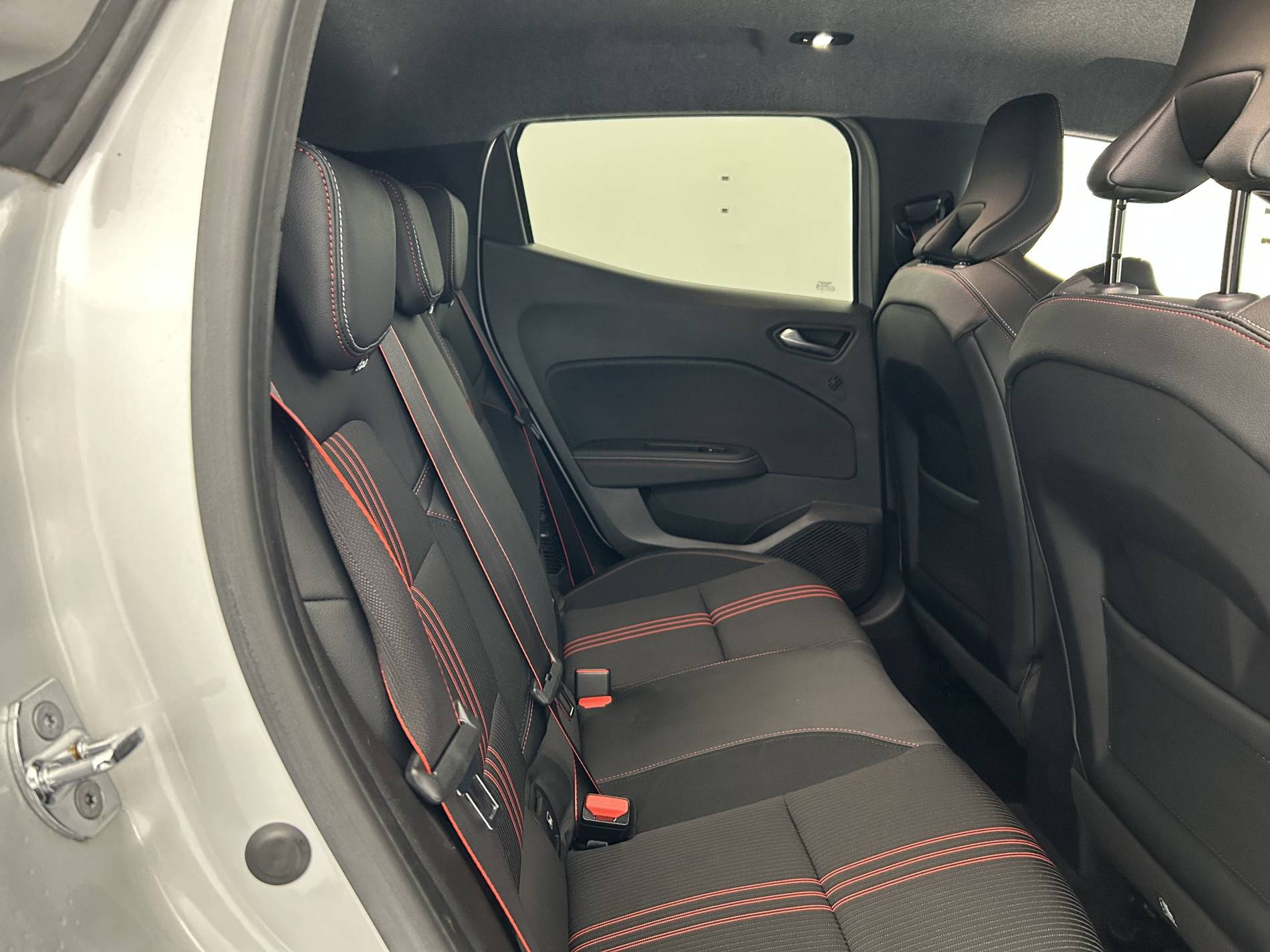 Vente en ligne Renault Clio 5 Clio E-Tech hybride 145 au prix de 17 490 €