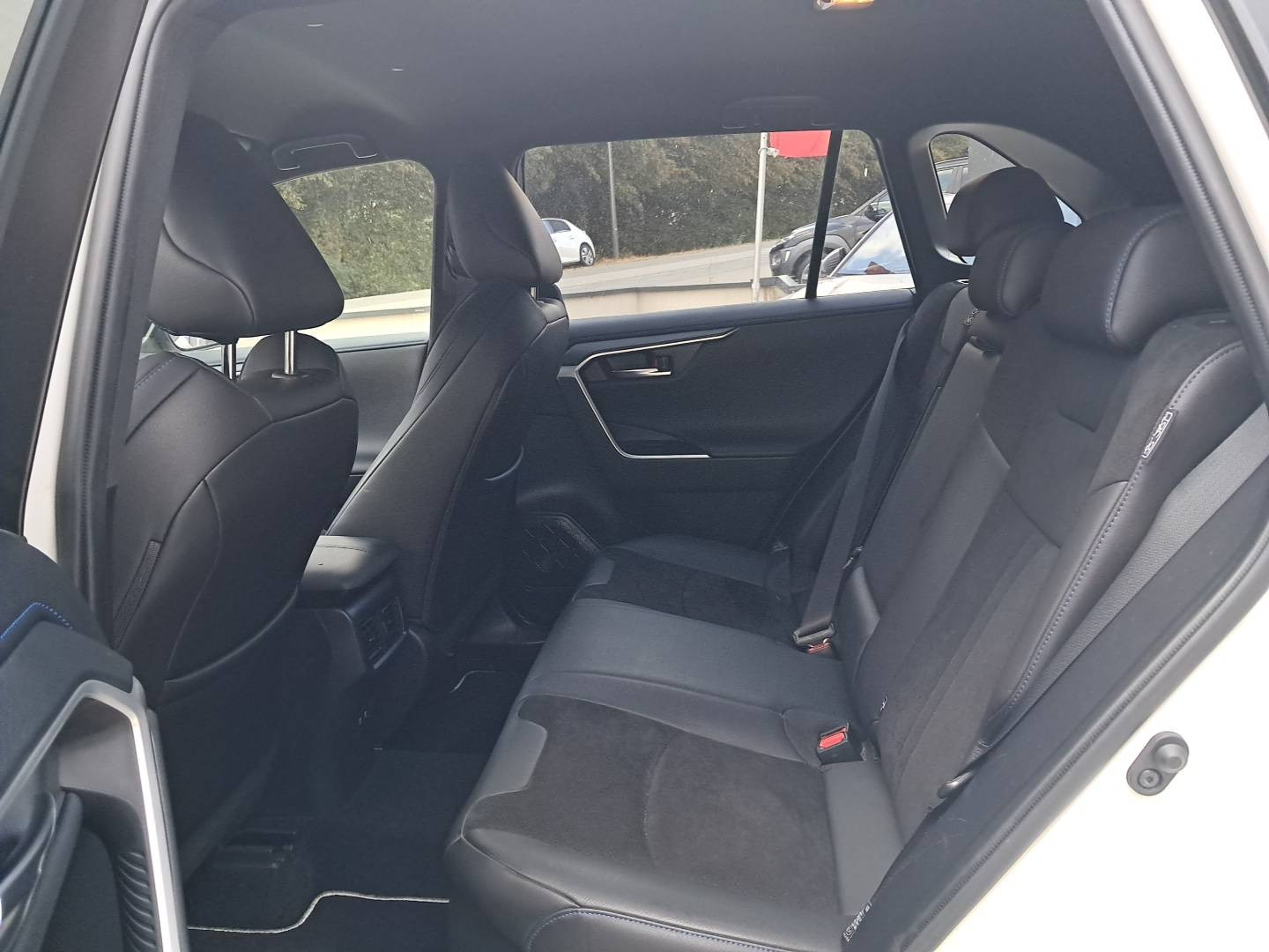 Vente en ligne Toyota RAV4 RAV4 Hybride 222 ch AWD-i au prix de 36 990 €