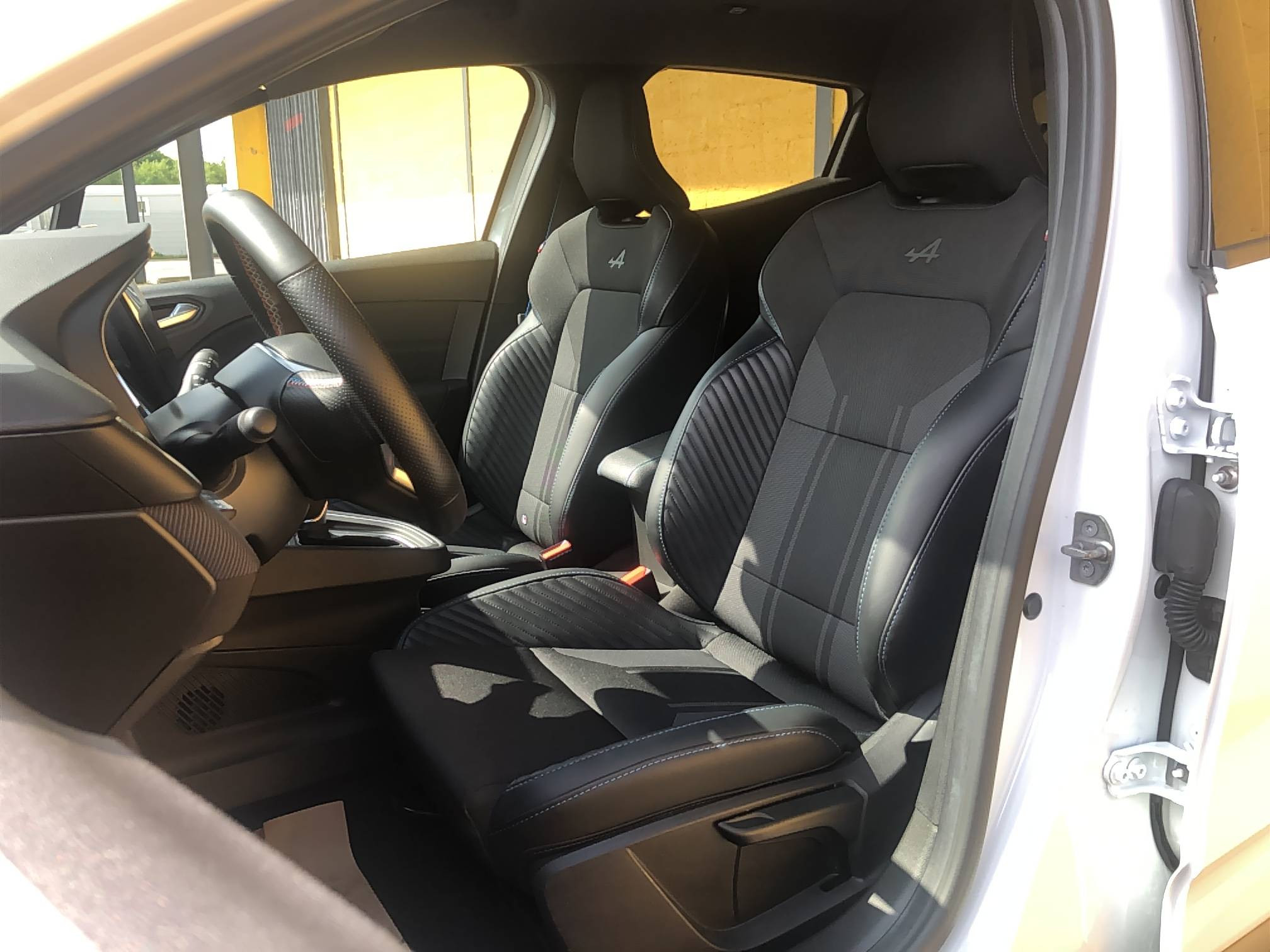 Vente en ligne Renault Clio 5 Clio E-Tech full hybrid 145 au prix de 20 890 €