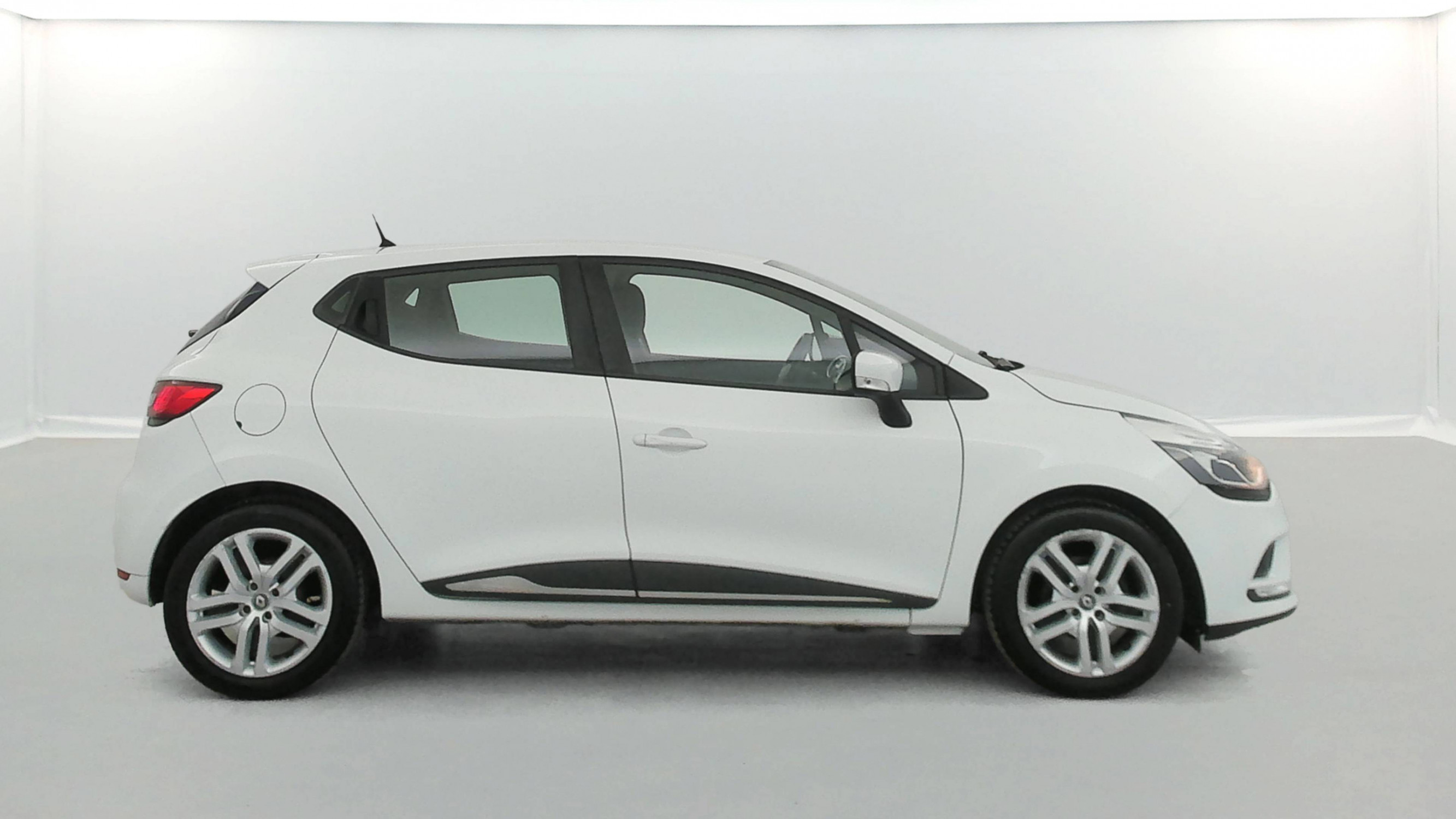 Vente en ligne Renault Clio 4 Clio dCi 75 E6C au prix de 10 890 €