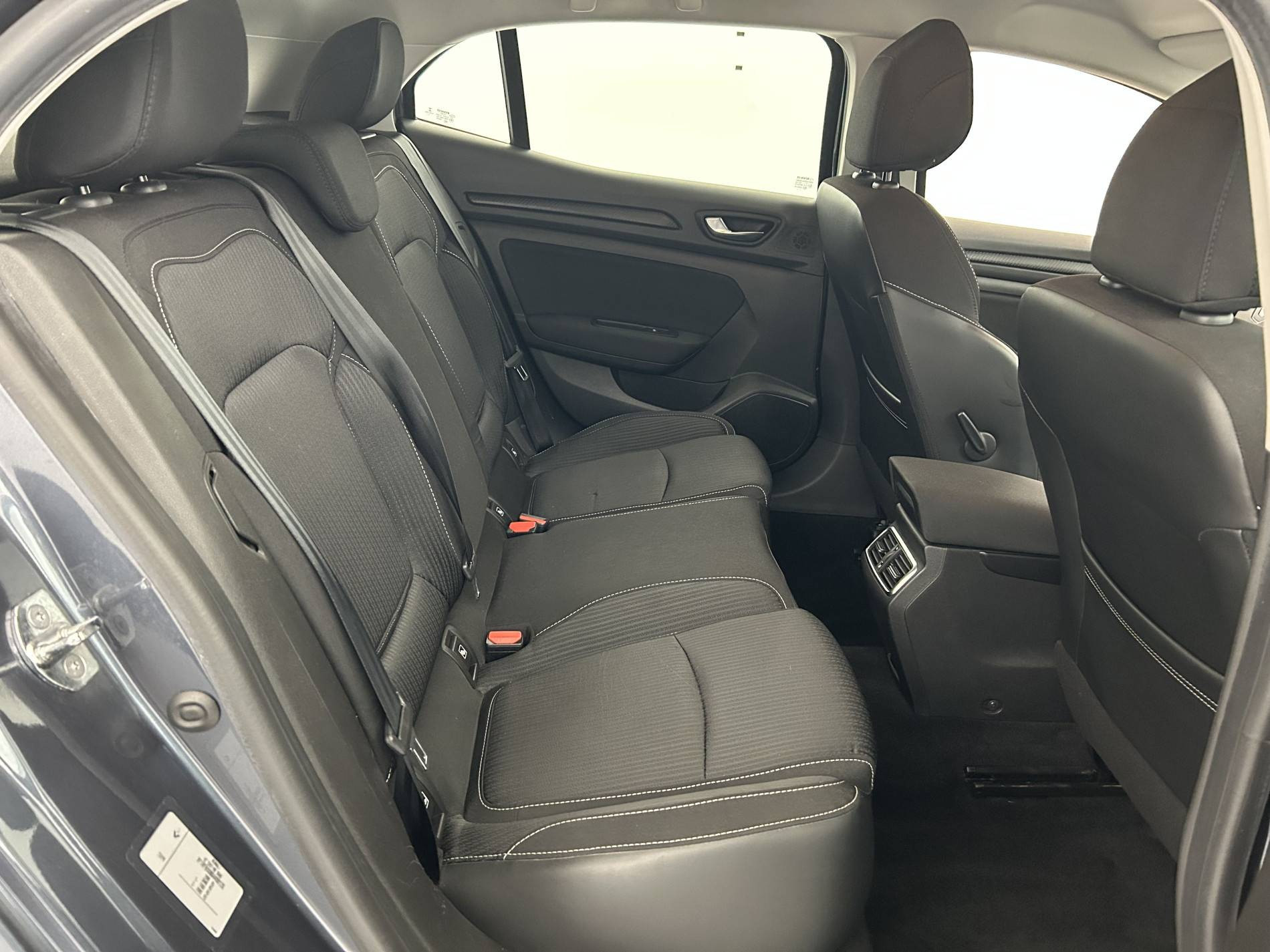 Vente en ligne Renault Megane 4 Mégane IV Berline Blue dCi 115 au prix de 14 990 €