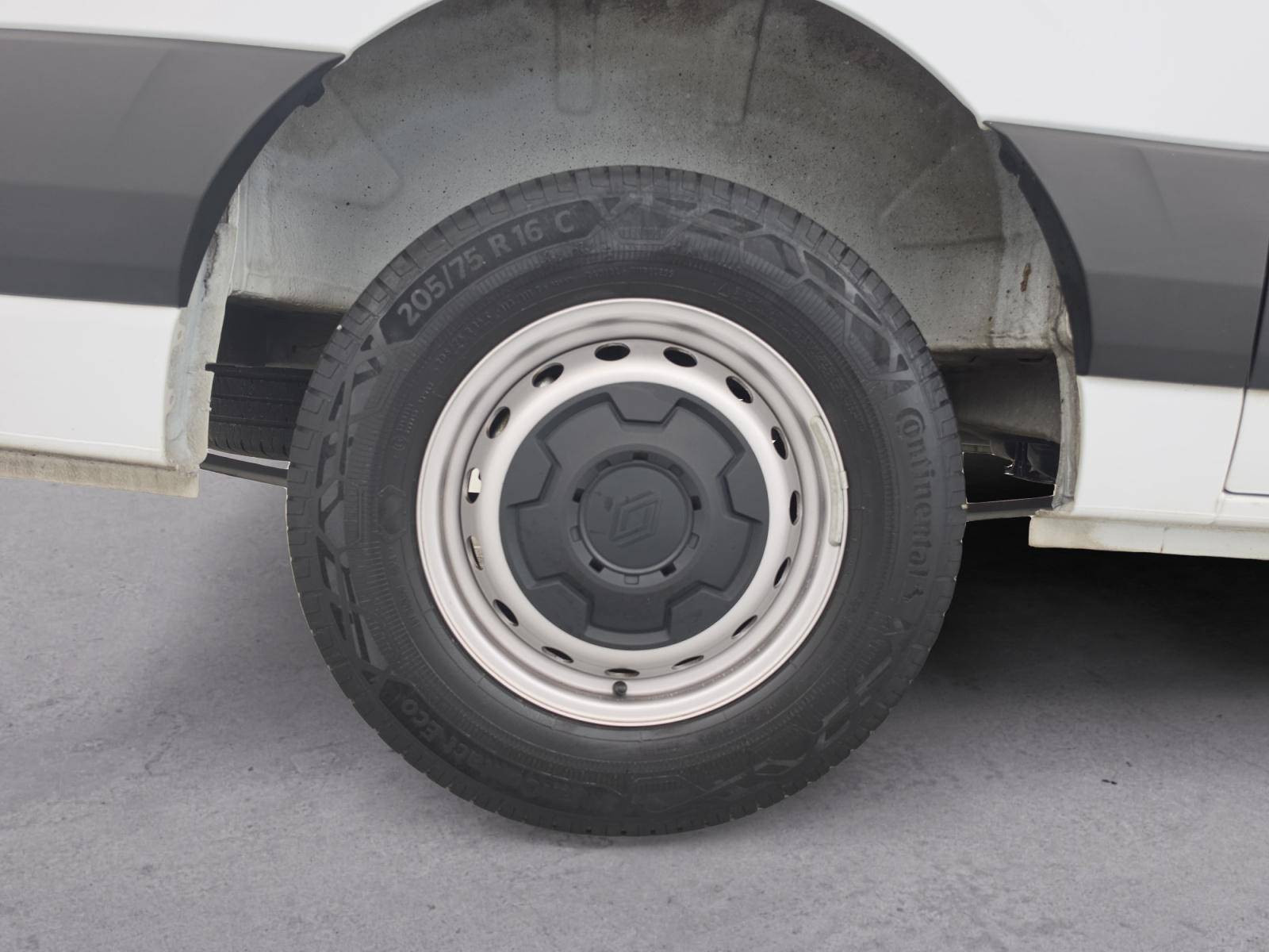 Vente en ligne Renault Master Fourgon MASTER FG BLUE DCI 130 L2H2 3T5 TR au prix de 28 490 €