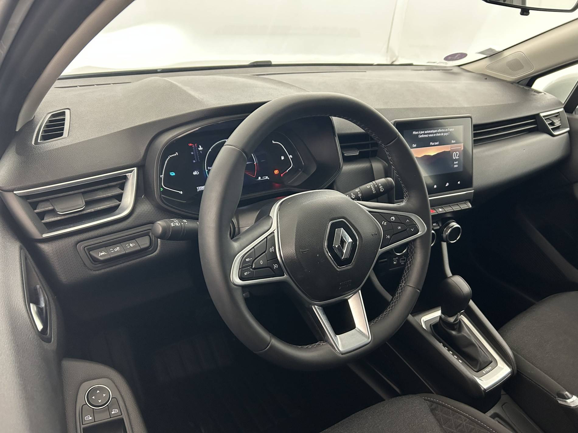 Vente en ligne Renault Clio 5 Clio E-Tech 140 - 21N au prix de 11 990 €