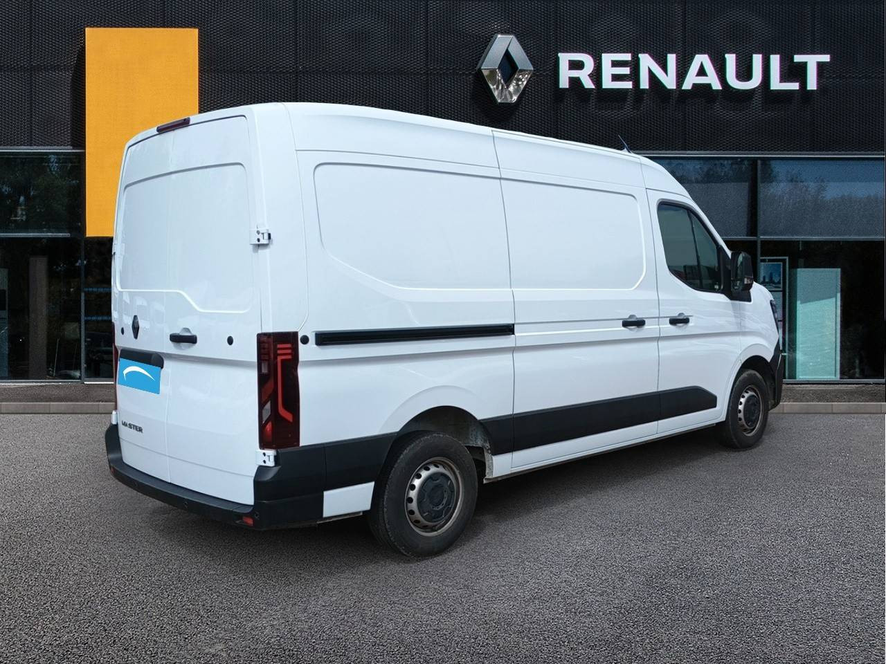 Vente en ligne Renault Master Fourgon MASTER FG BLUE DCI 130 L2H2 3T5 TR au prix de 31 990 €