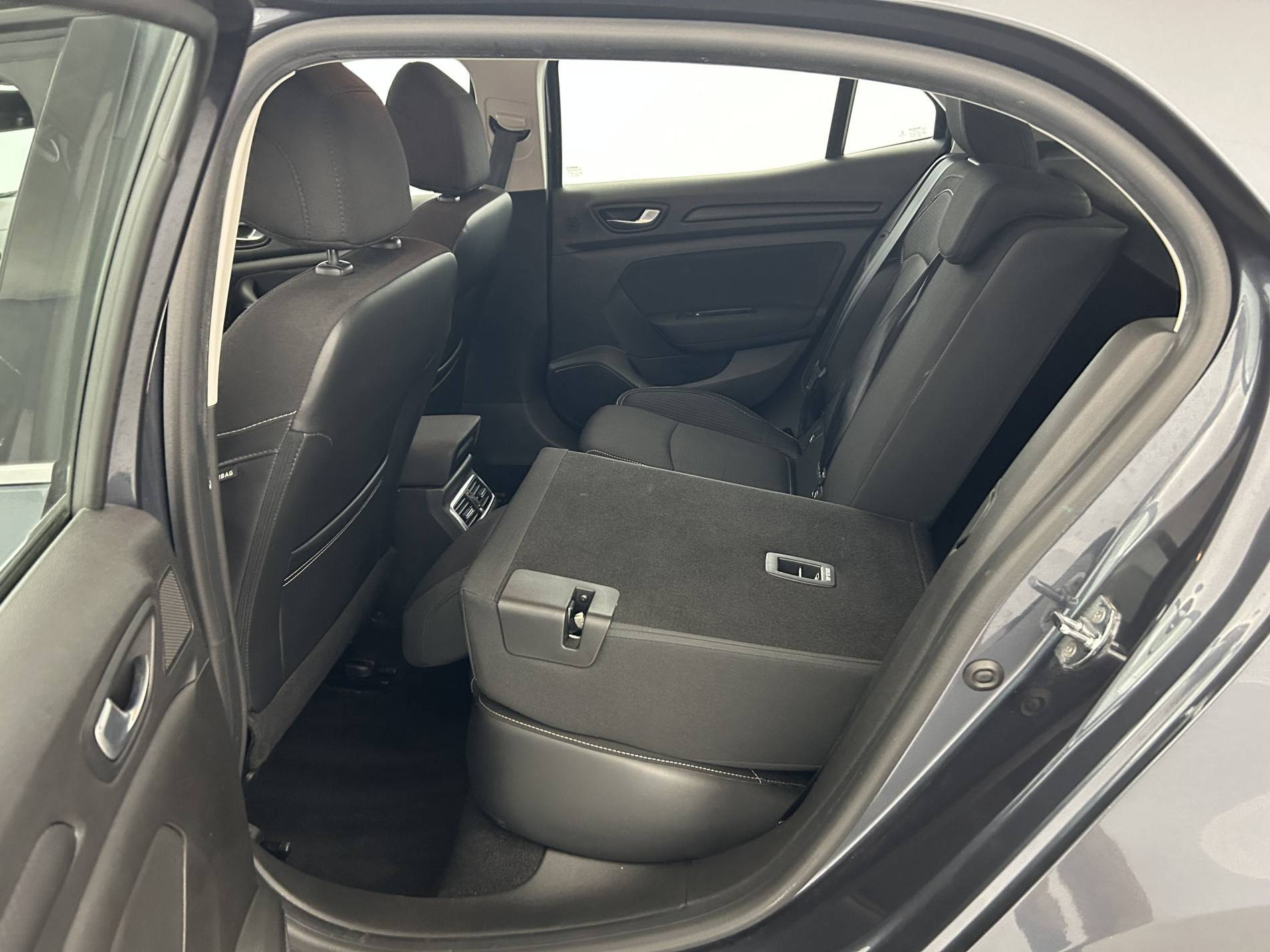 Vente en ligne Renault Megane 4 Mégane IV Berline Blue dCi 115 au prix de 14 990 €