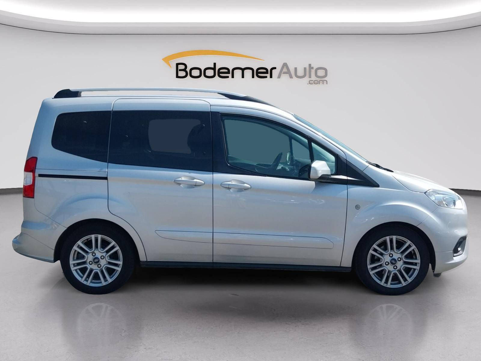 Vente en ligne Ford Tourneo Courier  1.5 TDCI 100 BV6 S&S au prix de 14 490 €