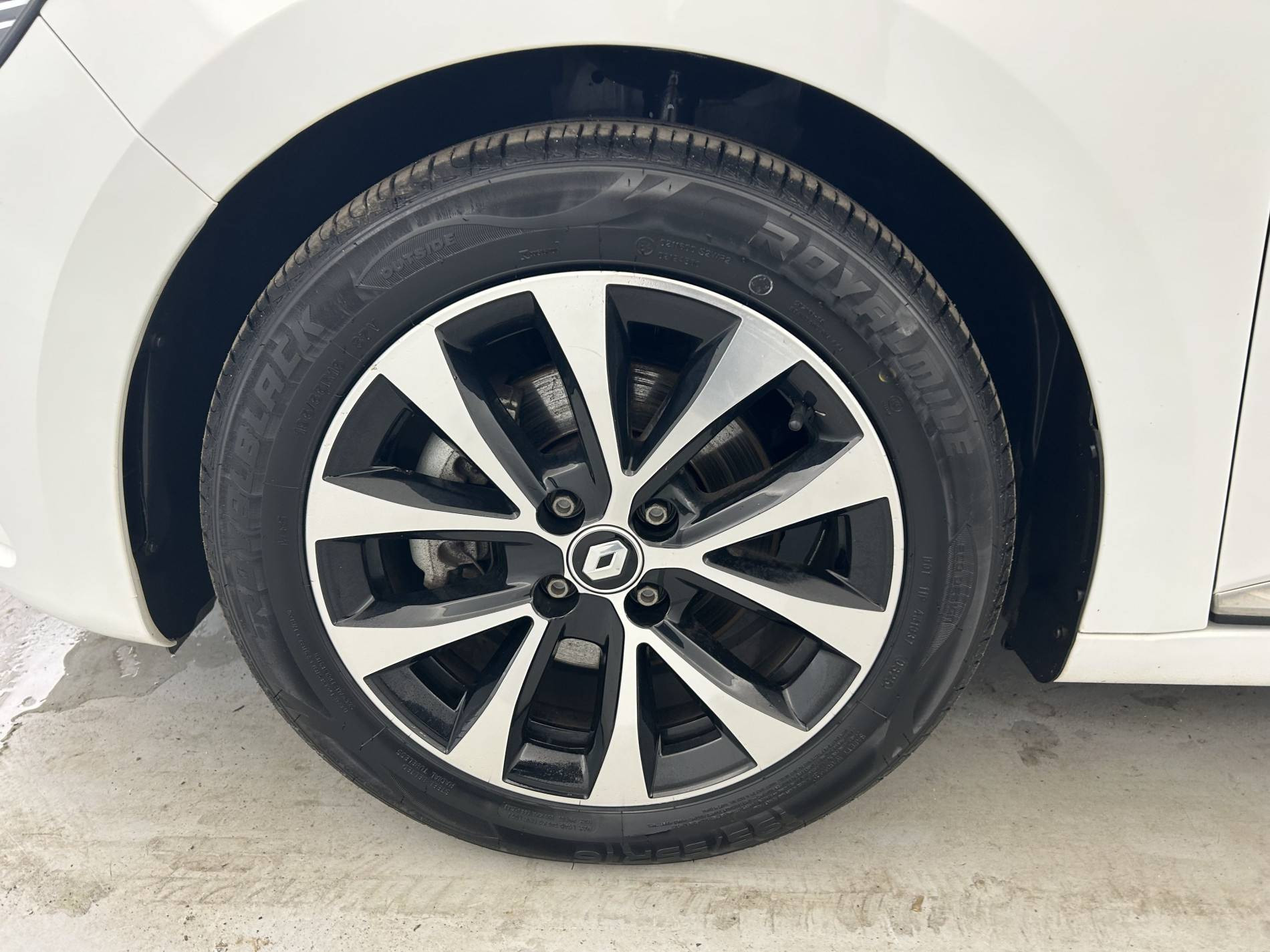 Vente en ligne Renault Clio 5 Clio E-Tech full hybrid 145 au prix de 16 990 €