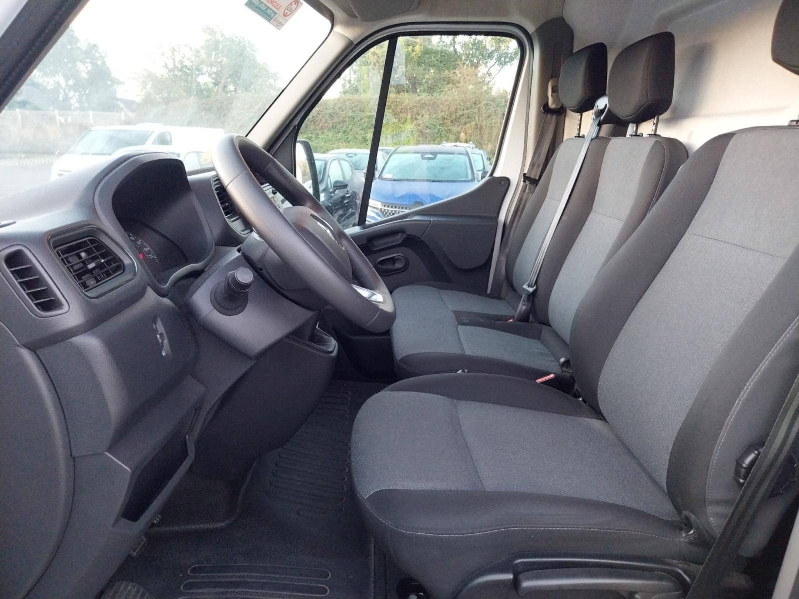 Vente en ligne Renault Master Fourgon MASTER FGN TRAC F3500 L2H2 BLUE DCI 135 au prix de 25 990 €