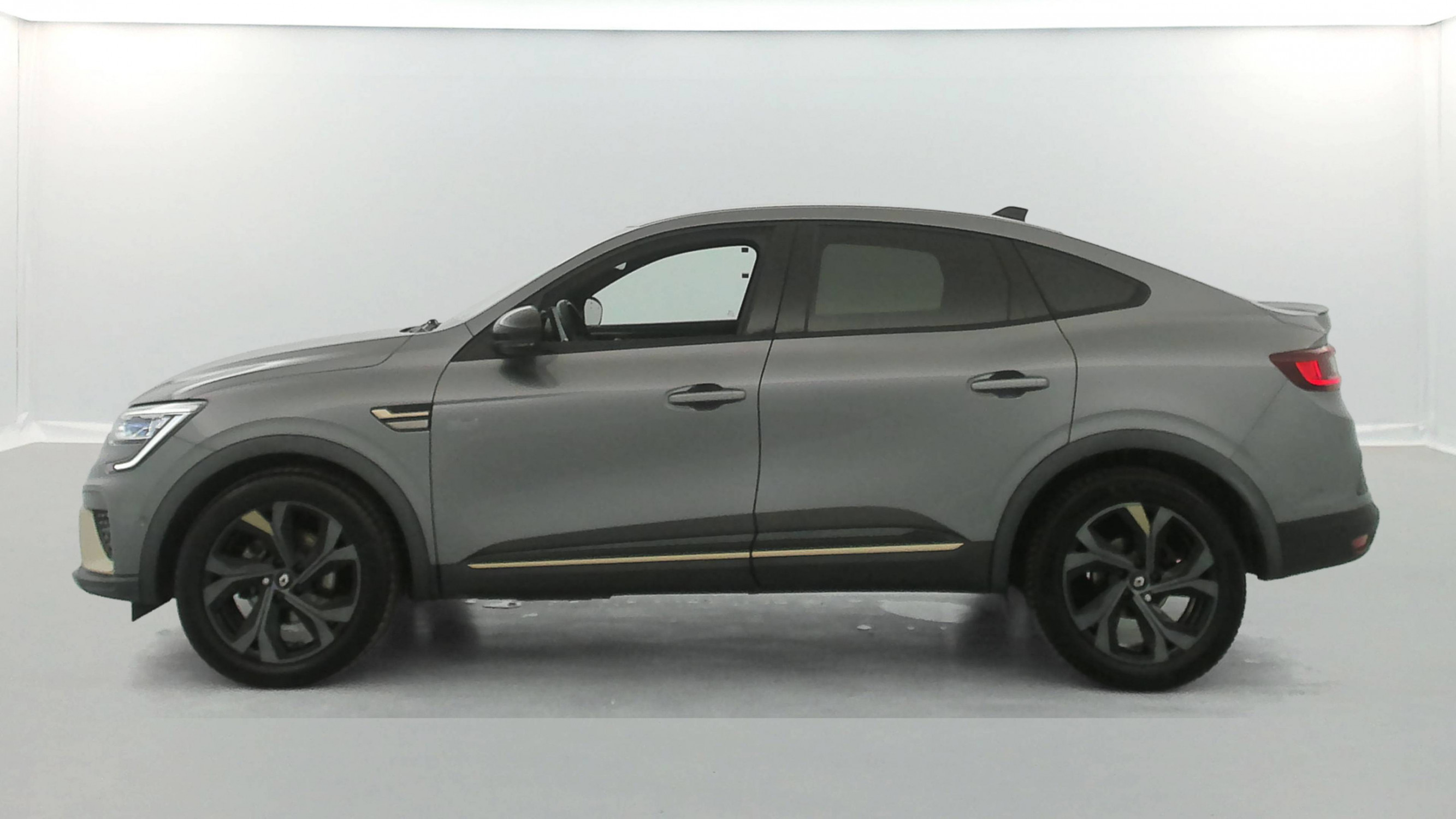 Vente en ligne Renault Arkana  E-Tech hybride 145 - 22 au prix de 18 960 €