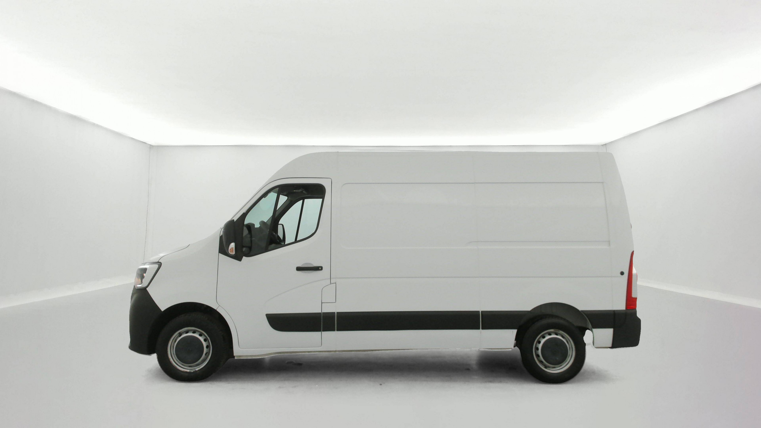 Vente en ligne Renault Master Fourgon MASTER FGN TRAC F3500 L2H2 BLUE DCI 135 au prix de 24 990 €