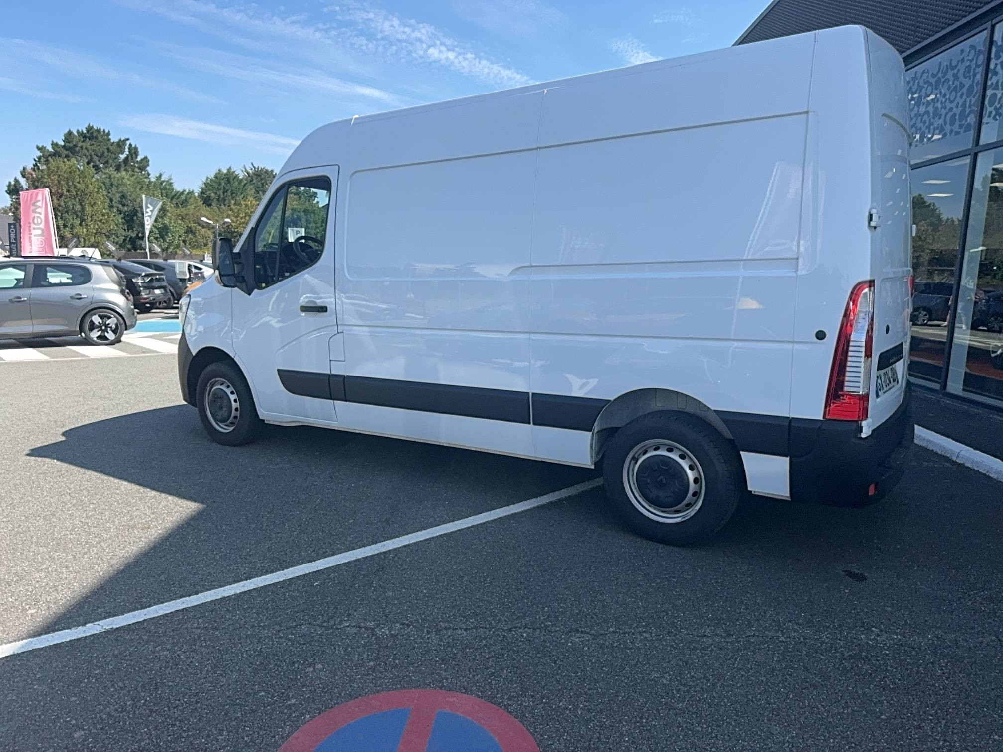 Vente en ligne Renault Master Fourgon MASTER FGN TRAC F3500 L2H2 BLUE DCI 135 au prix de 25 500 €