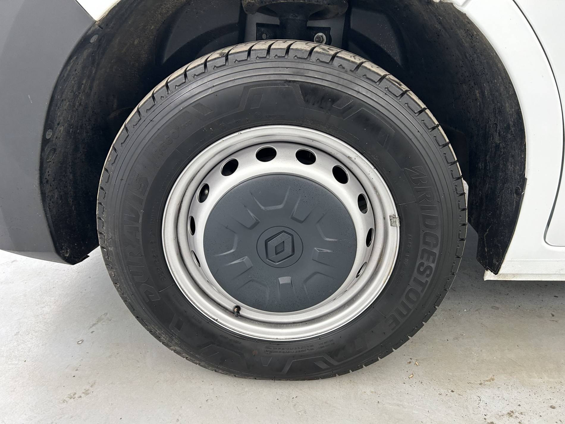 Vente en ligne Renault Master Fourgon MASTER FGN TRAC F3500 L3H3 BLUE DCI 135 au prix de 26 490 €