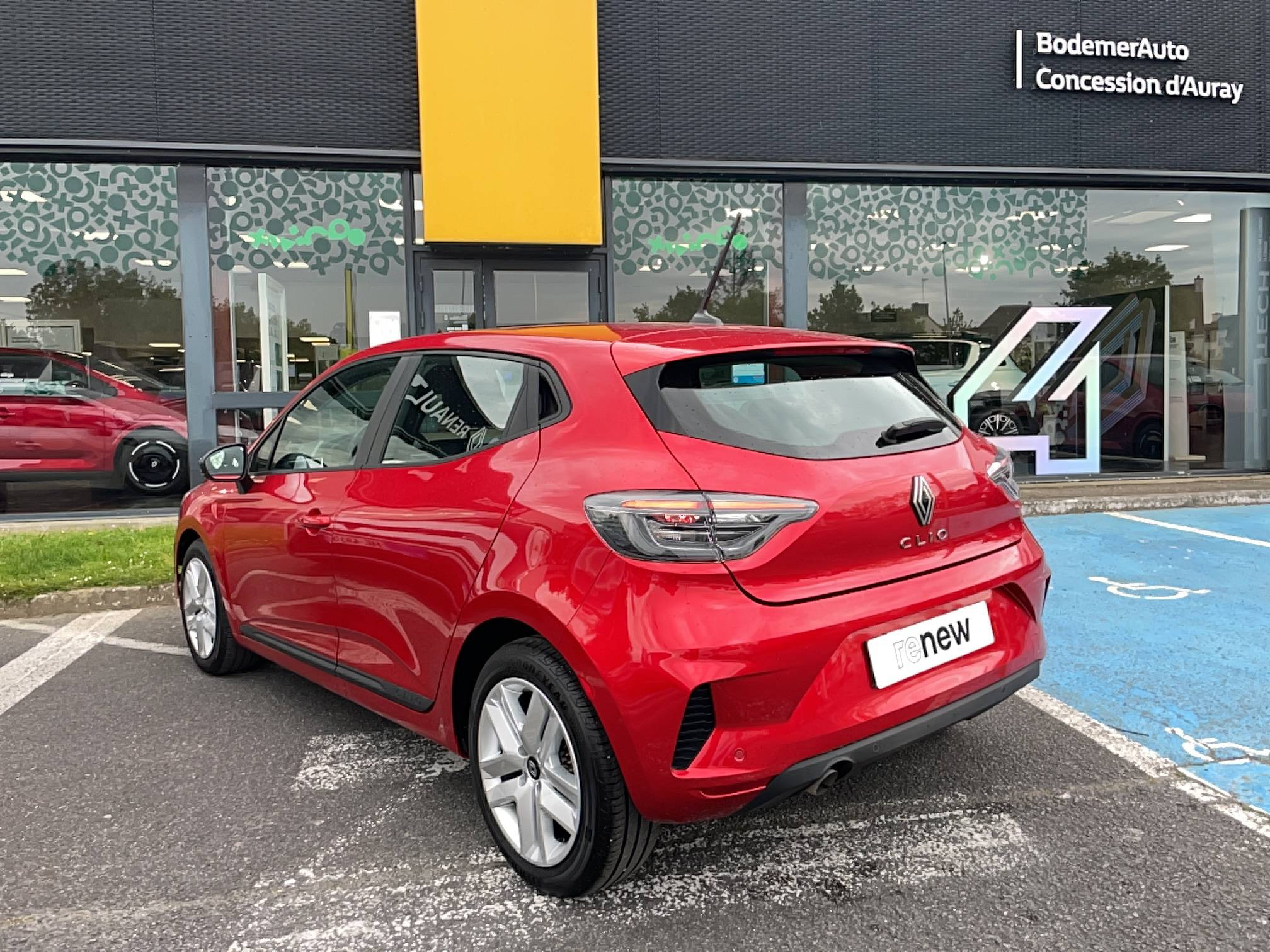 Vente en ligne Renault Clio 5 Clio TCe 90 au prix de 15 990 €