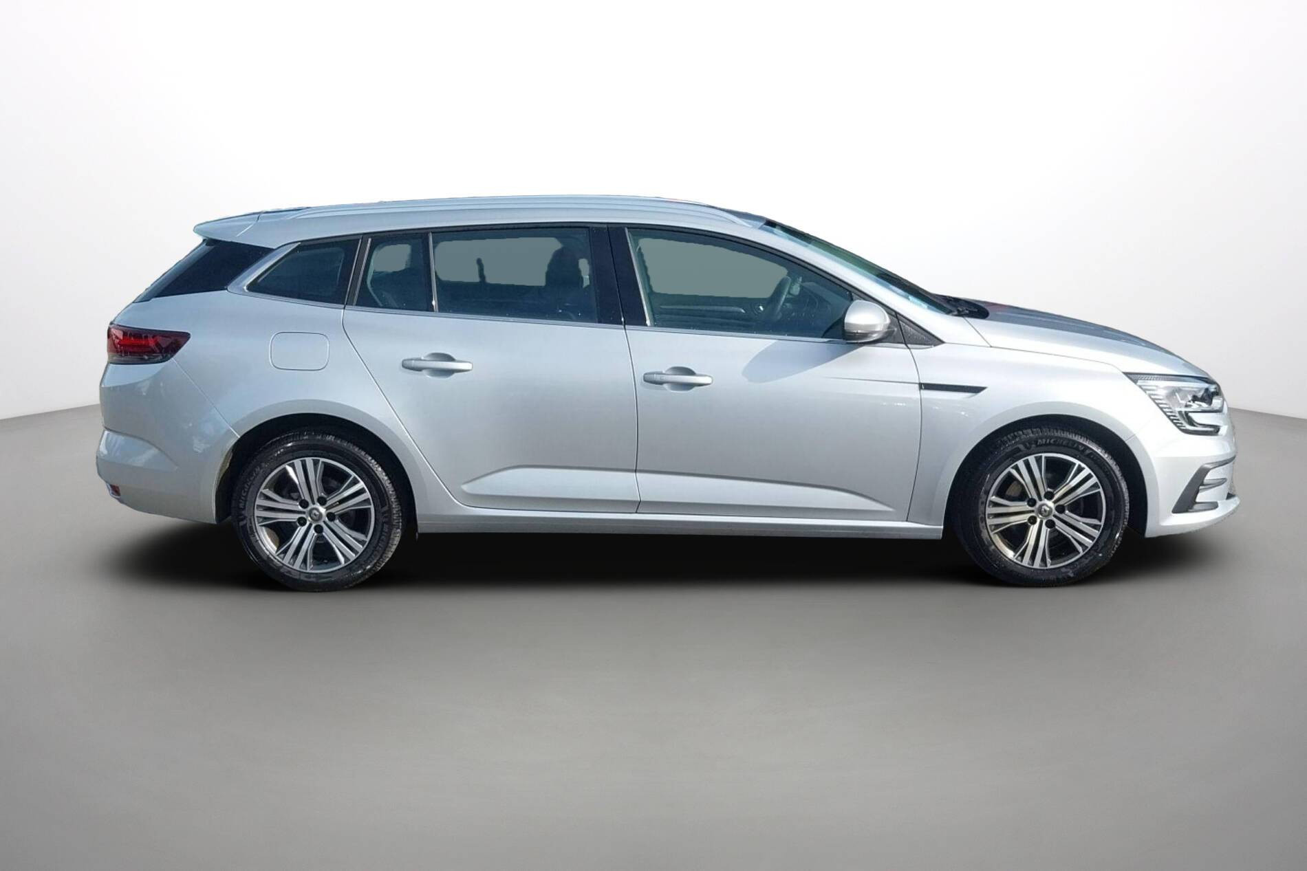 Vente en ligne Renault Megane 4 Estate  TCe 140 au prix de 15 990 €
