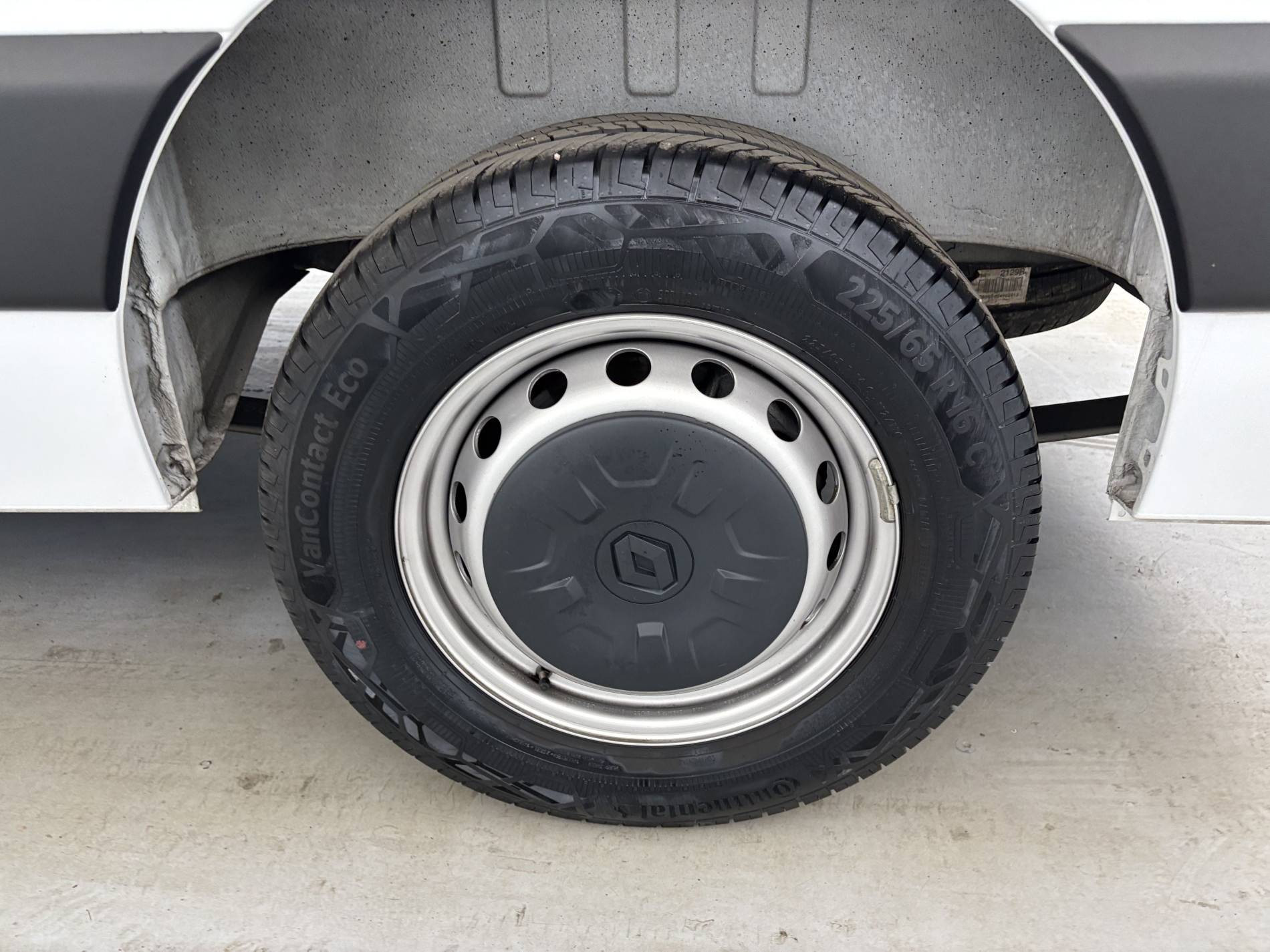Vente en ligne Renault Master Fourgon MASTER FGN TRAC F3500 L2H2 BLUE DCI 135 au prix de 24 990 €