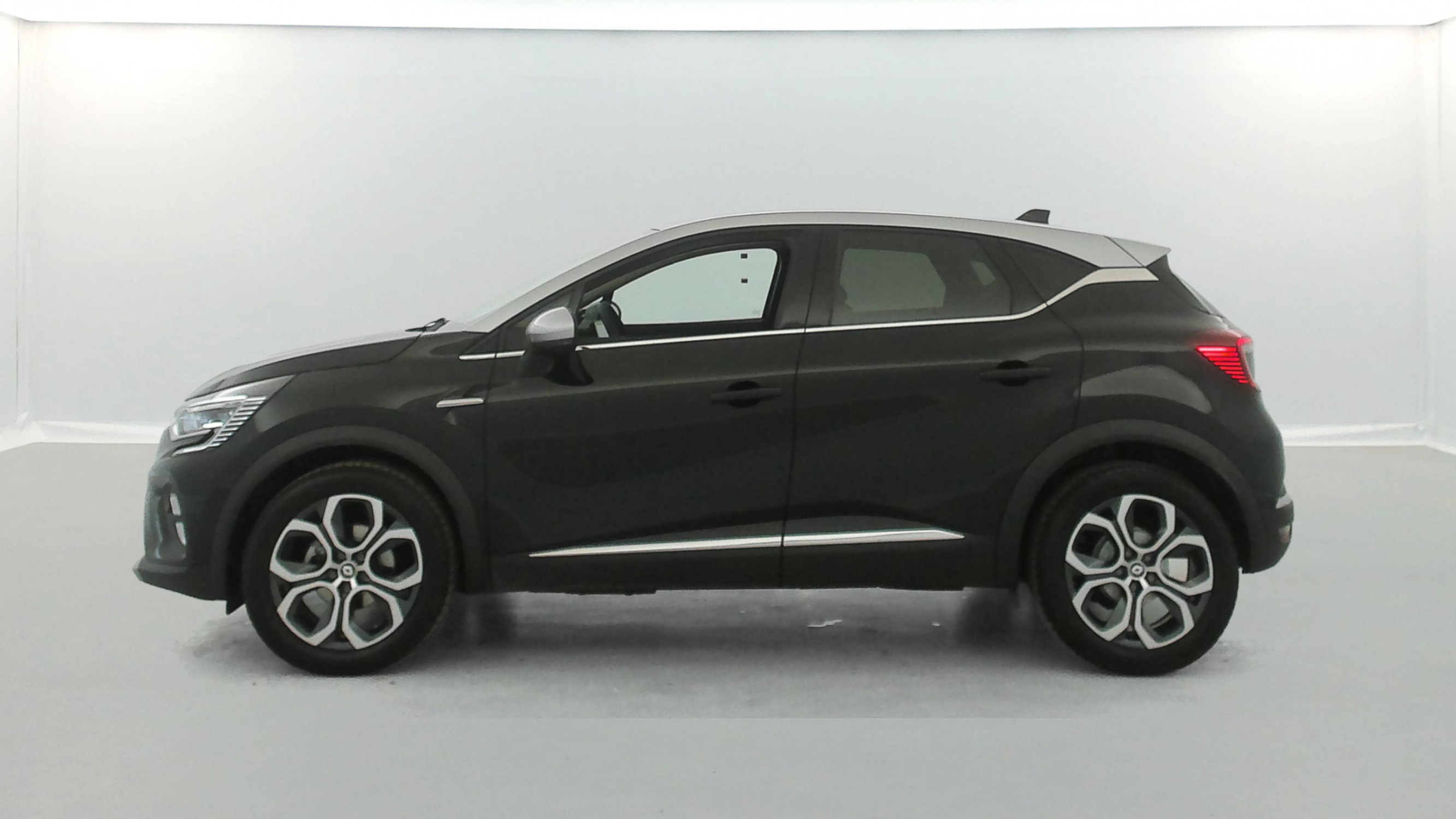 Vente en ligne Renault Captur  mild hybrid 140 au prix de 18 990 €