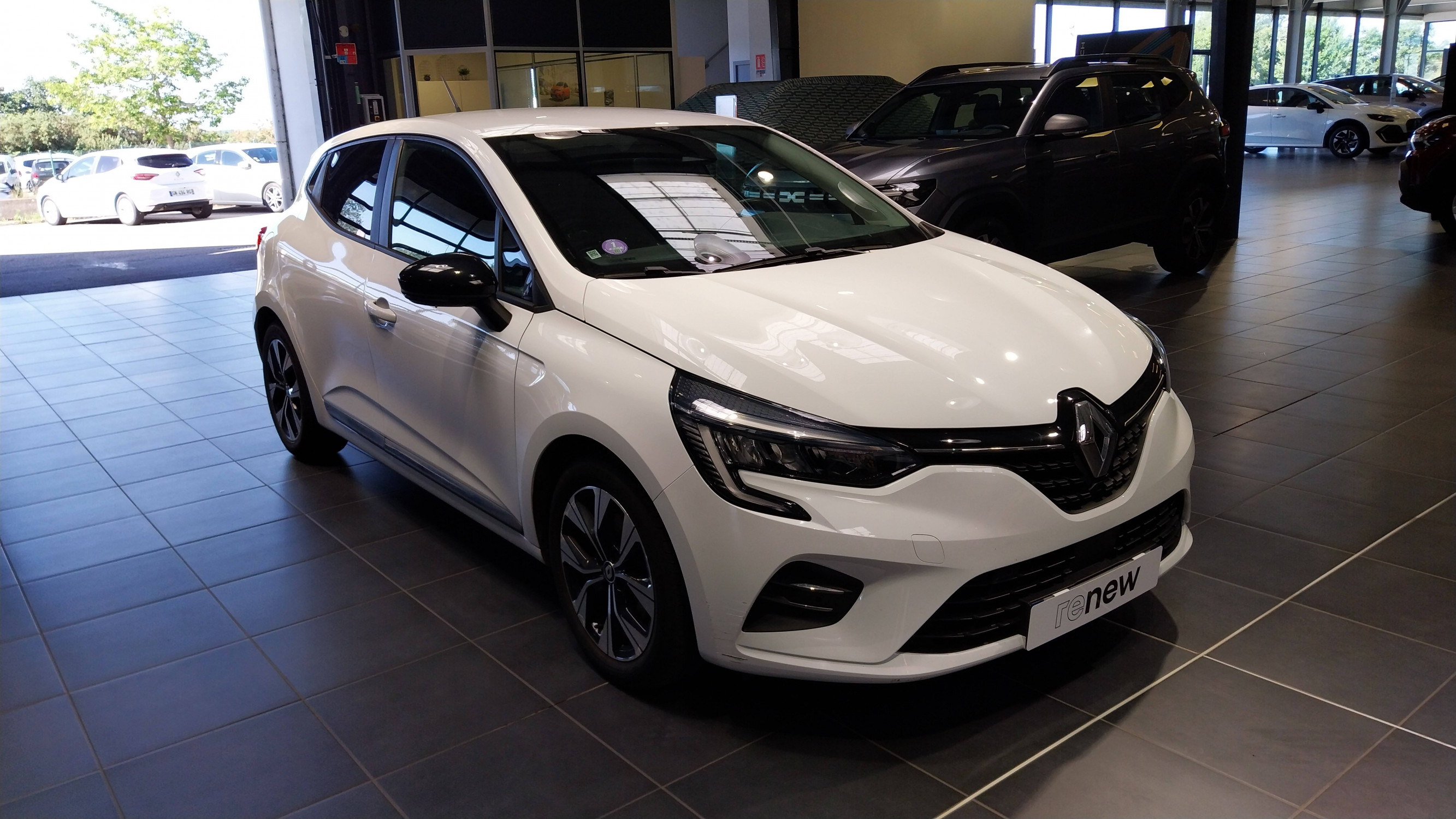 Vente en ligne Renault Clio 5 Clio E-Tech full hybrid 145 au prix de 15 890 €
