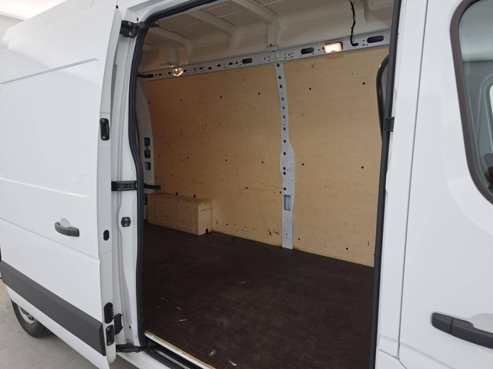 Vente en ligne Renault Master Fourgon MASTER FGN TRAC F3500 L3H3 BLUE DCI 135 au prix de 25 900 €