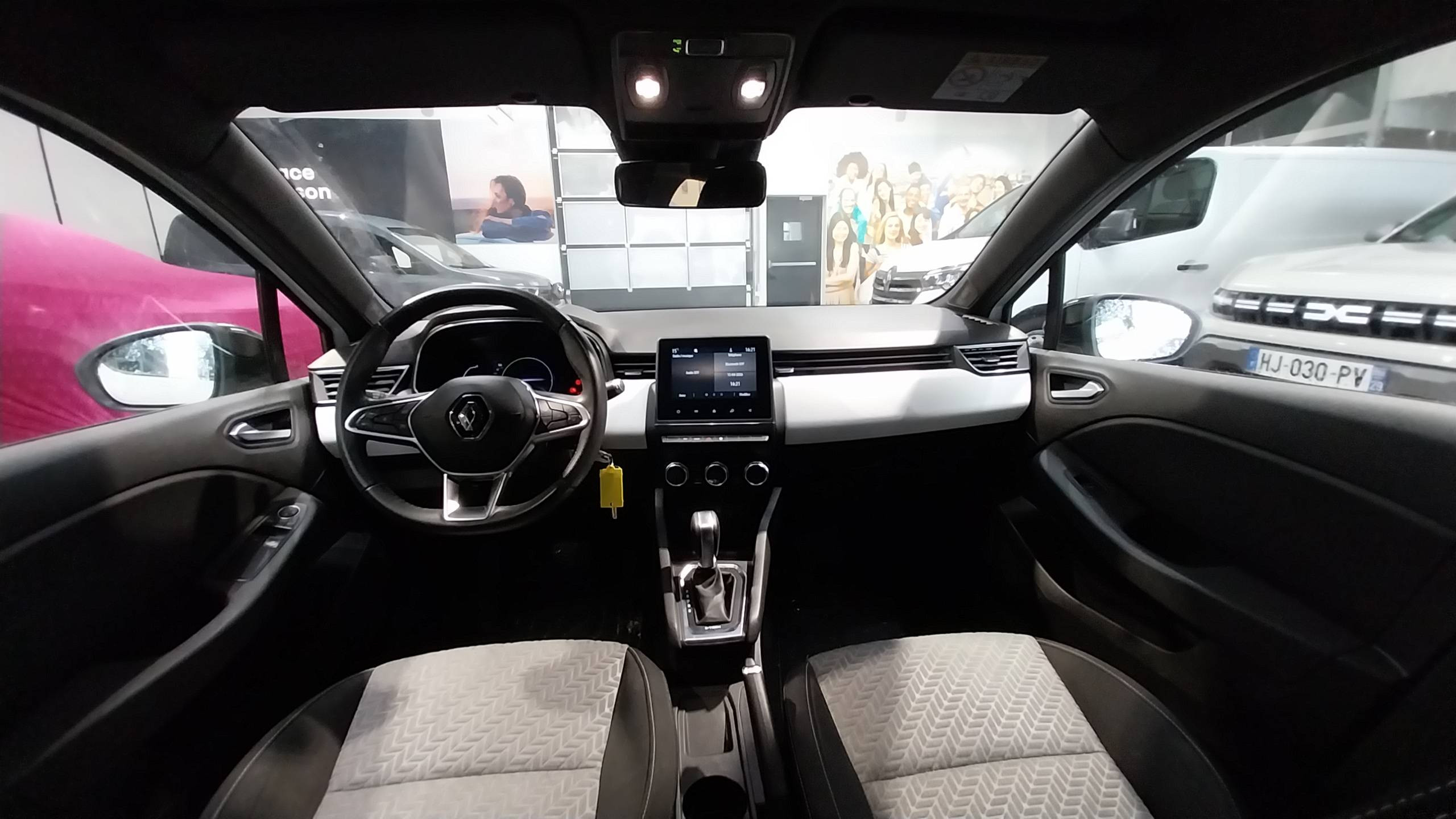 Vente en ligne Renault Clio 5 Clio E-Tech 140 - 21 au prix de 14 990 €