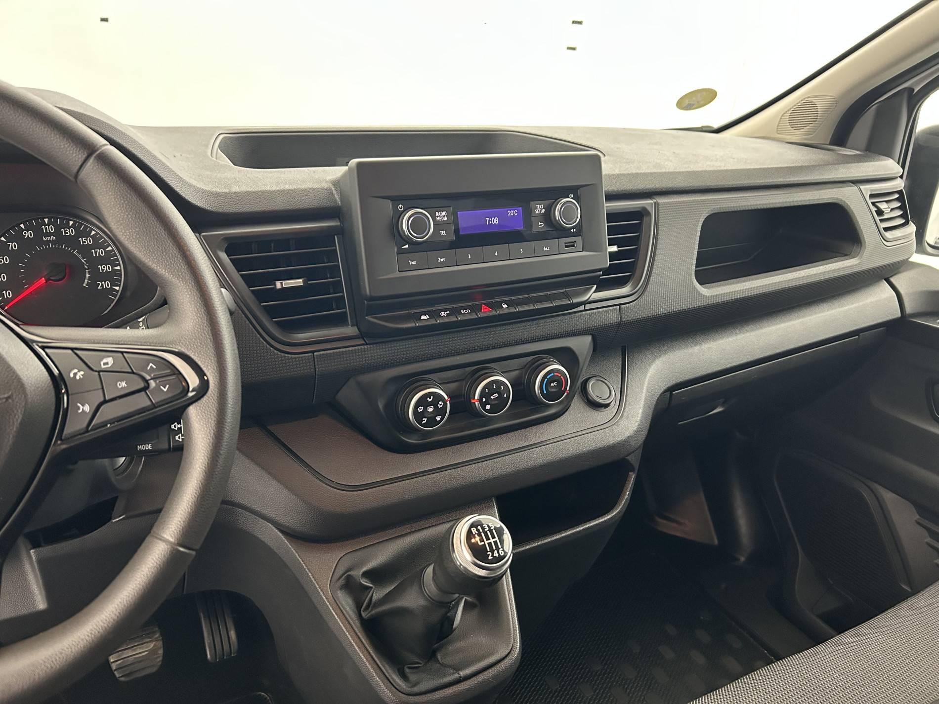 Vente en ligne Renault Trafic 3 Fourgon TRAFIC FGN L2H1 3000 KG BLUE DCI 130 au prix de 23 890 €