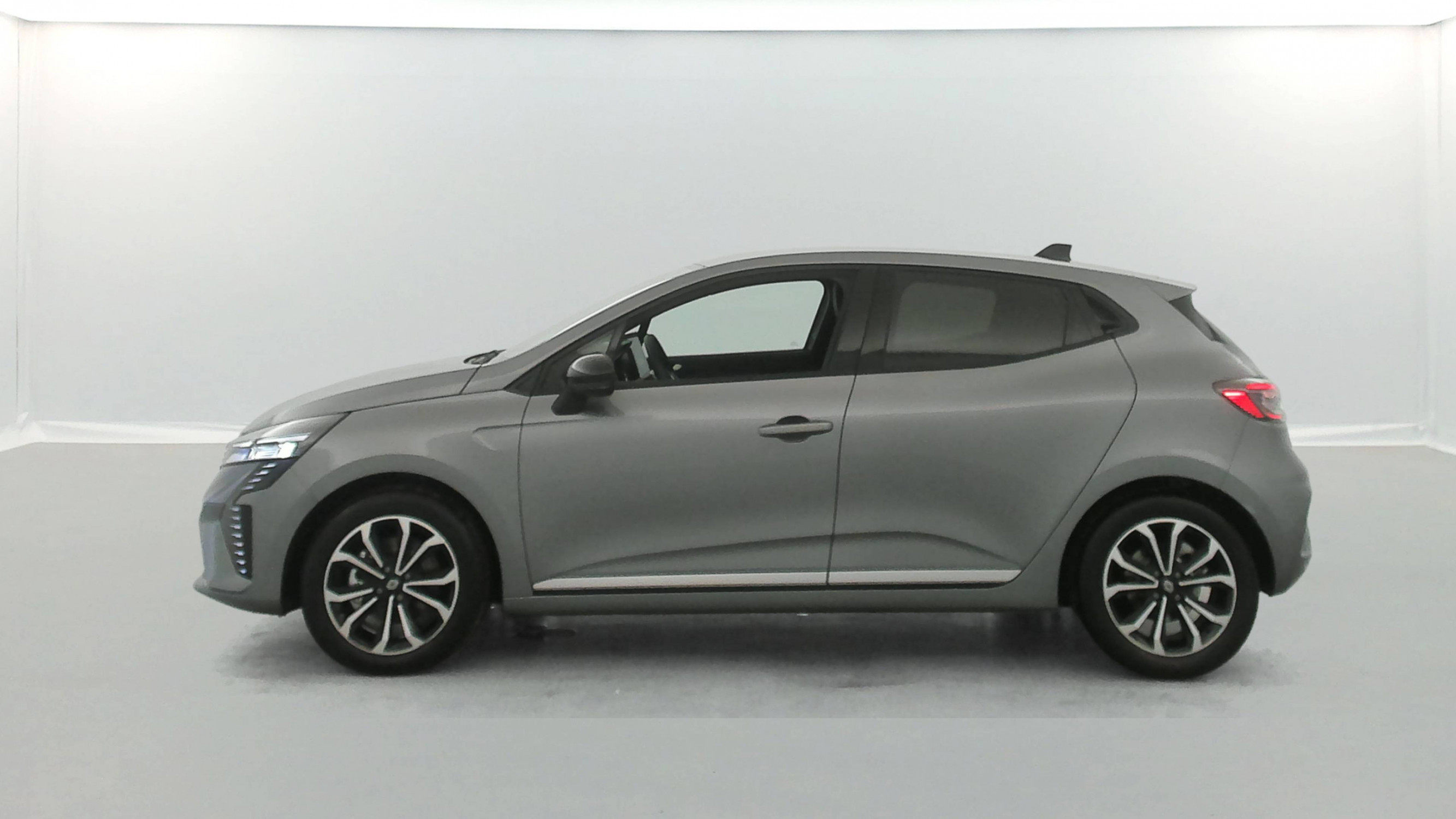Vente en ligne Renault Clio 5 Clio E-Tech full hybrid 145 au prix de 19 990 €
