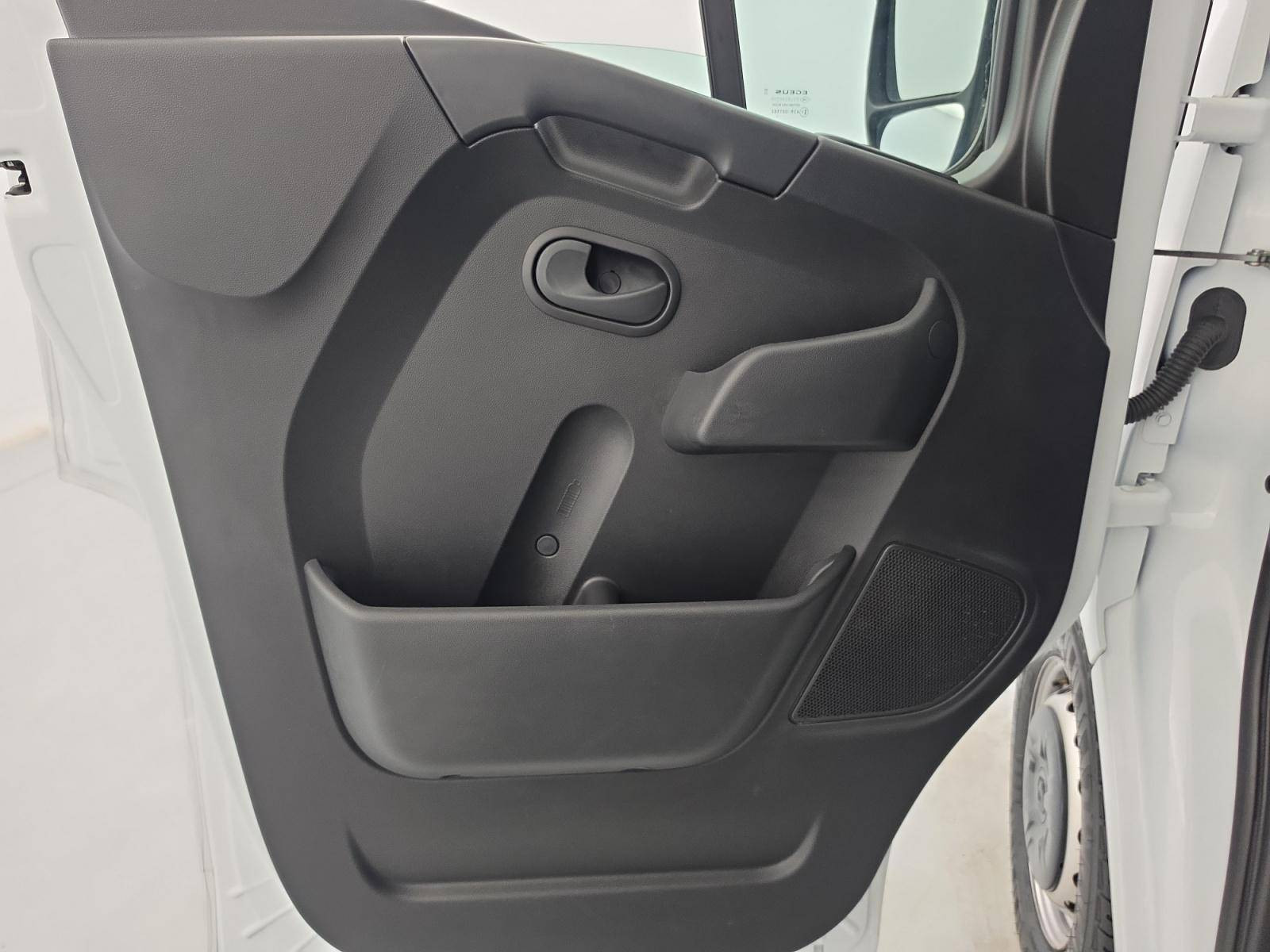 Vente en ligne Renault Master Fourgon MASTER FGN TRAC F3500 L2H2 BLUE DCI 135 au prix de 20 980 €