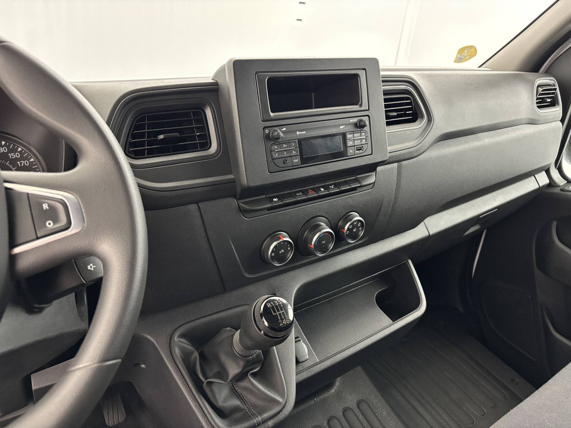 Vente en ligne Renault Master Fourgon MASTER FGN TRAC F3500 L2H2 BLUE DCI 135 au prix de 22 990 €