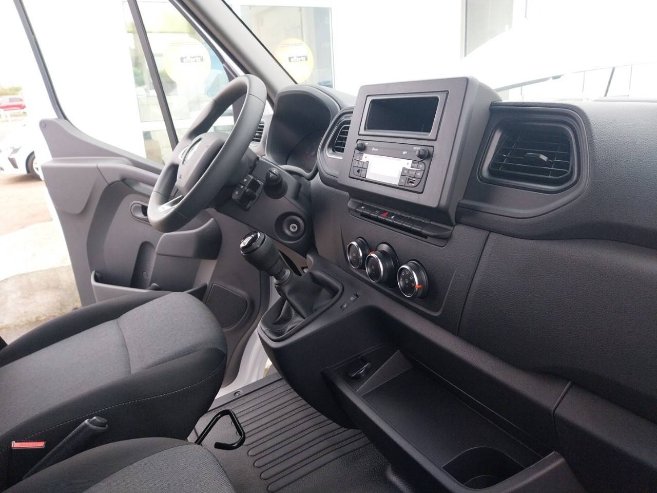 Vente en ligne Renault Master Fourgon MASTER FGN TRAC F3300 L2H2 BLUE DCI 135 au prix de 24 490 €