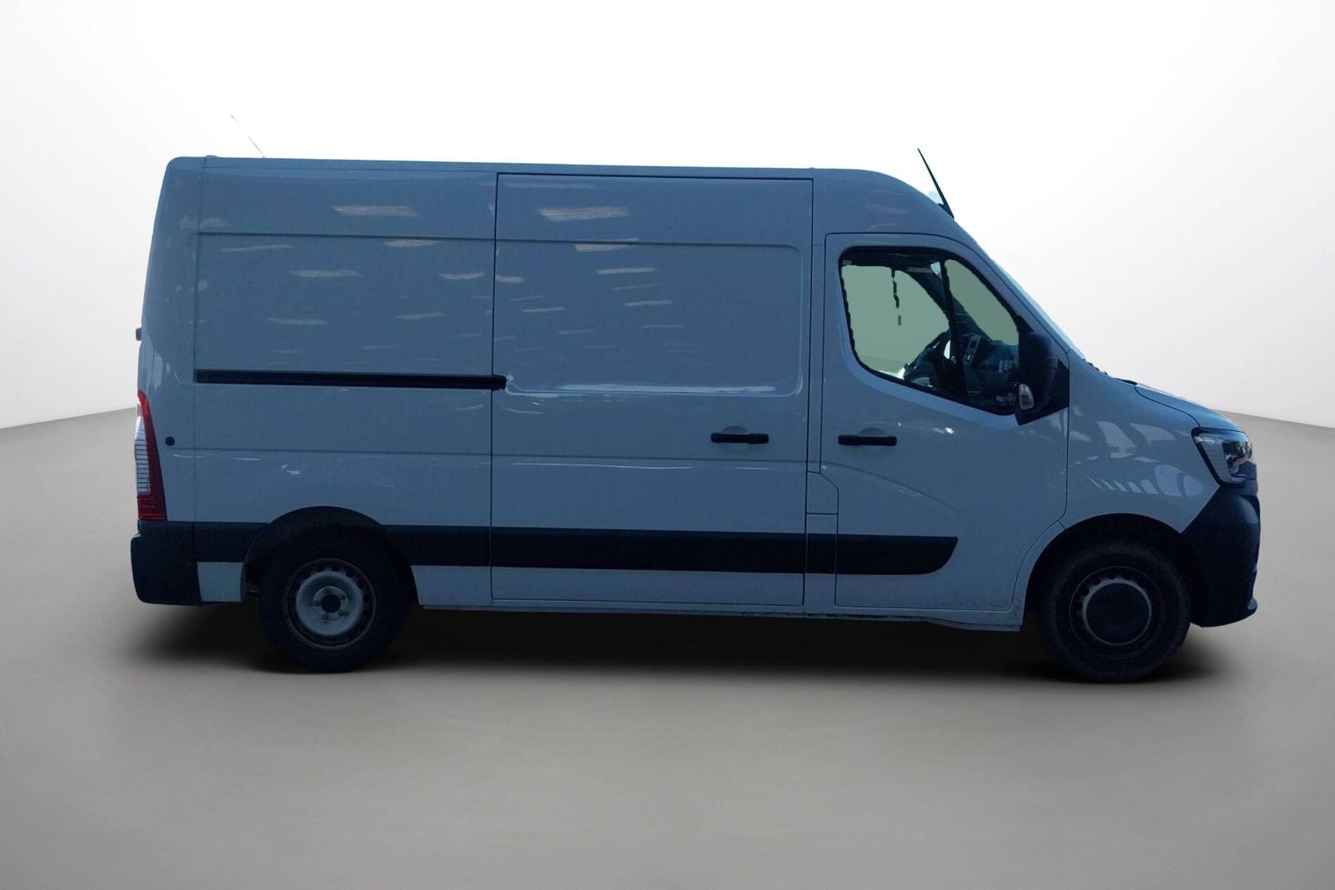 Vente en ligne Renault Master Fourgon MASTER FGN TRAC F3500 L2H2 BLUE DCI 135 au prix de 23 990 €